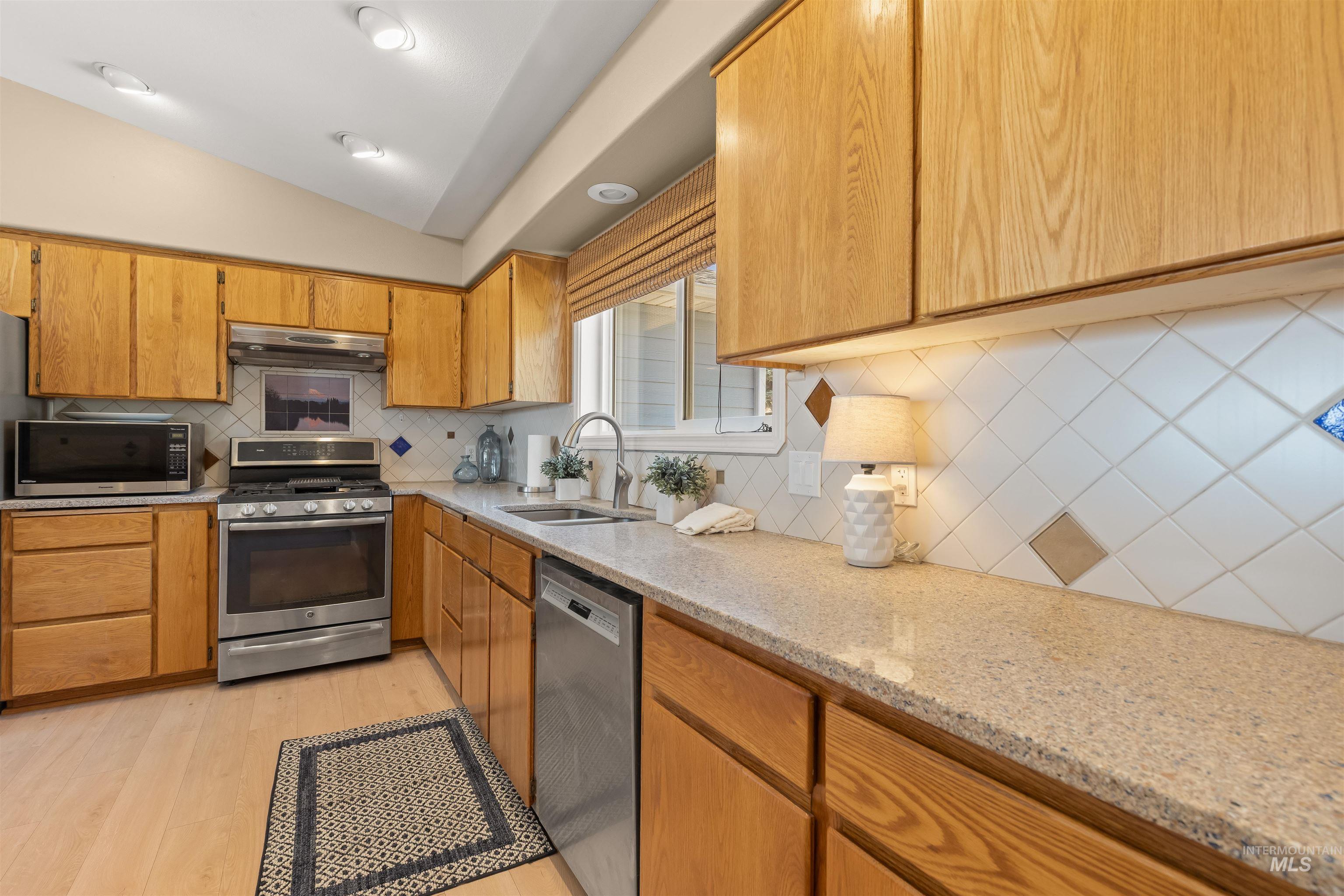 2995 Dove Drive, Clarkston, Washington 99403, 6 Bedrooms, 3 Bathrooms, Residential For Sale, Price $530,000, 98969044