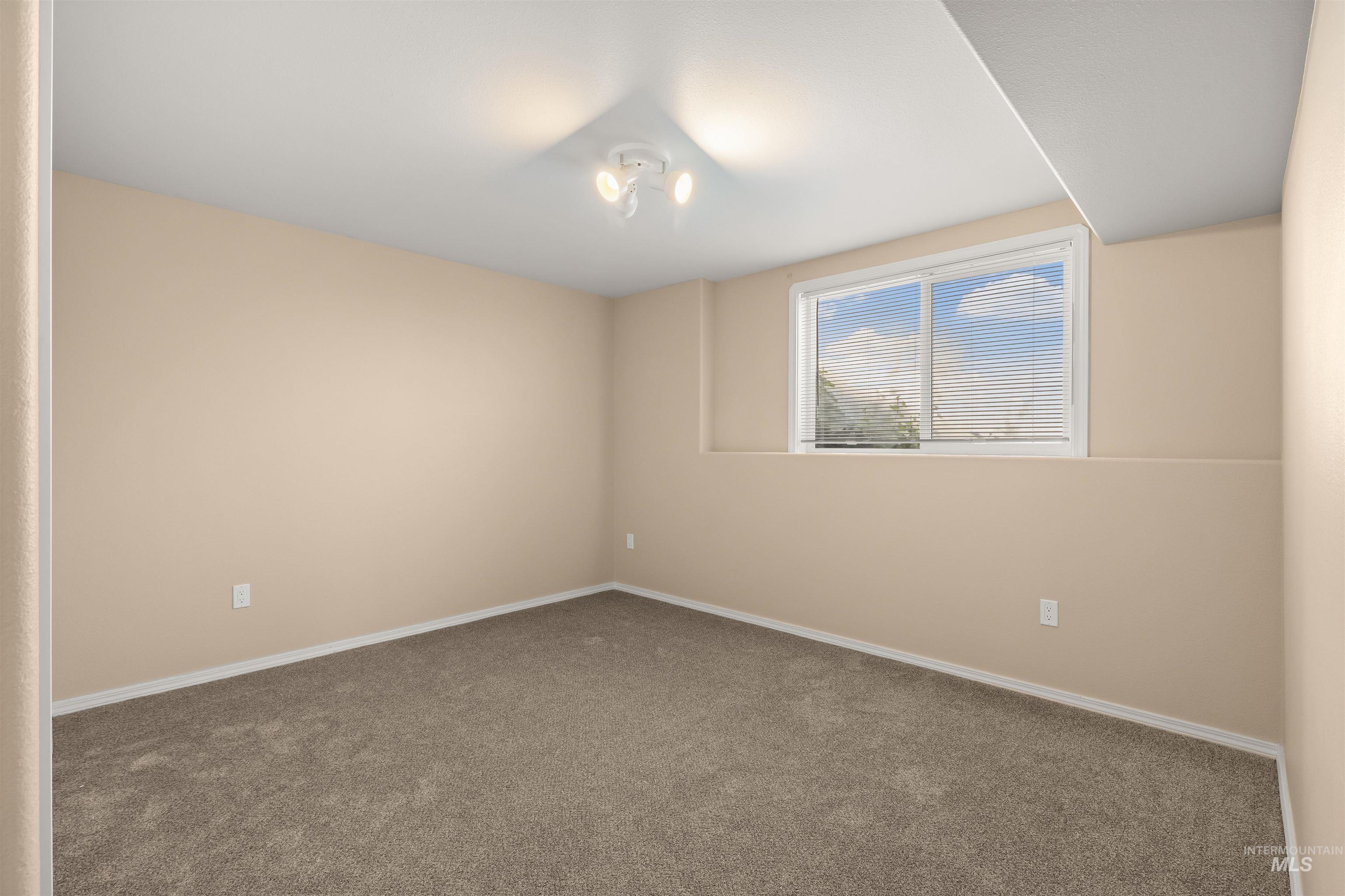 2995 Dove Drive, Clarkston, Washington 99403, 6 Bedrooms, 3 Bathrooms, Residential For Sale, Price $530,000, 98969044