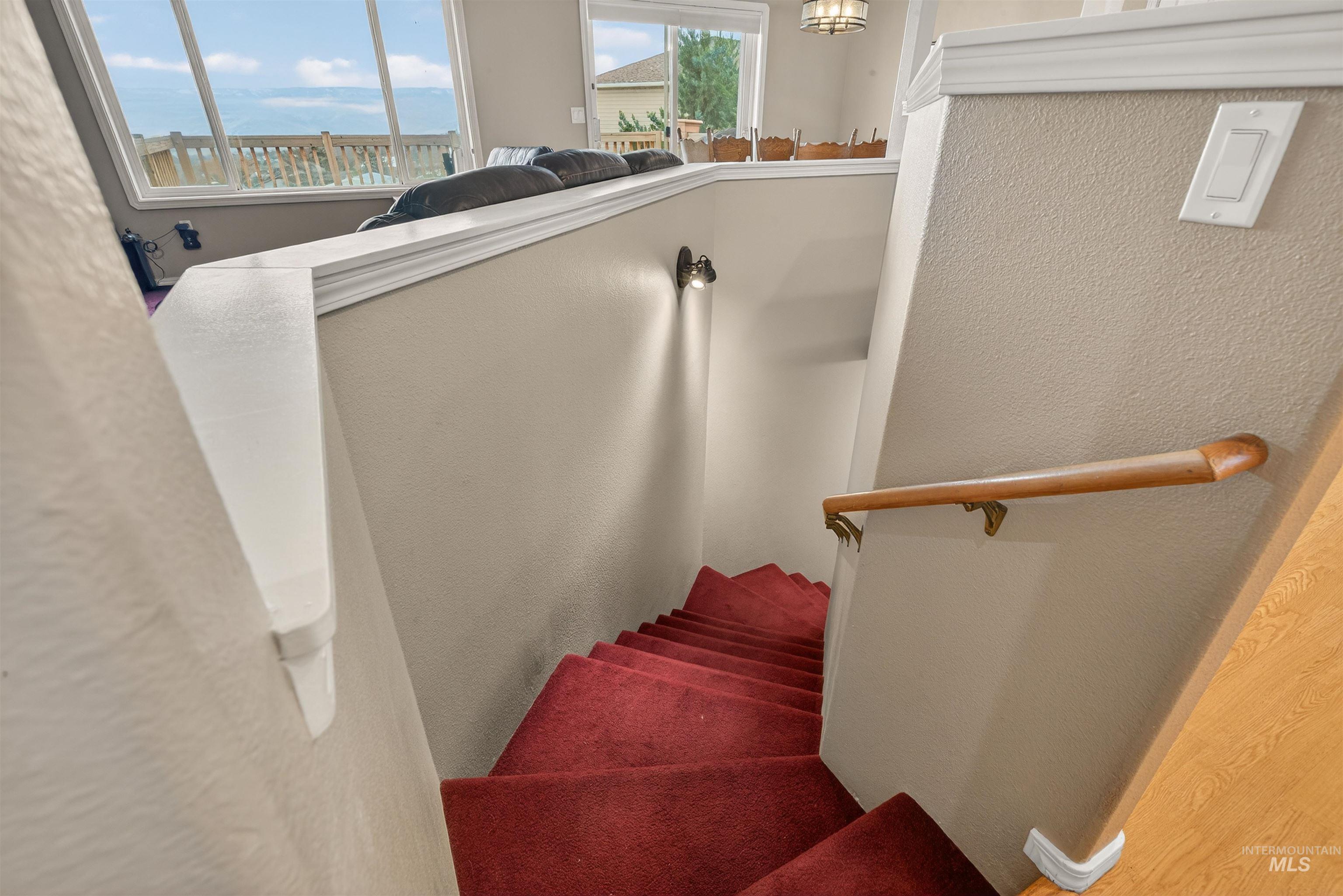 2995 Dove Drive, Clarkston, Washington 99403, 6 Bedrooms, 3 Bathrooms, Residential For Sale, Price $535,000,MLS 98969044