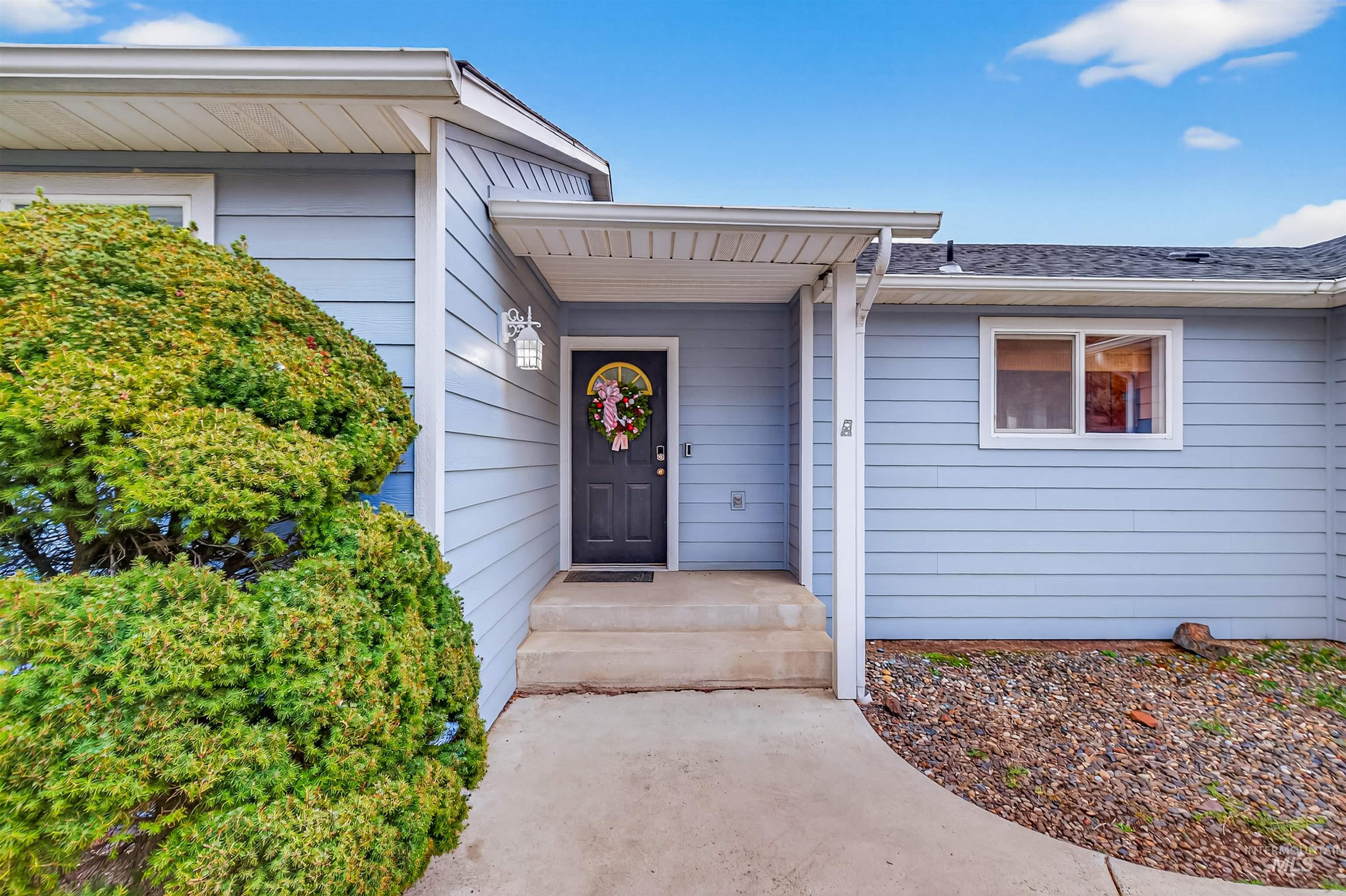 2995 Dove Drive, Clarkston, Washington 99403, 6 Bedrooms, 3 Bathrooms, Residential For Sale, Price $535,000,MLS 98969044