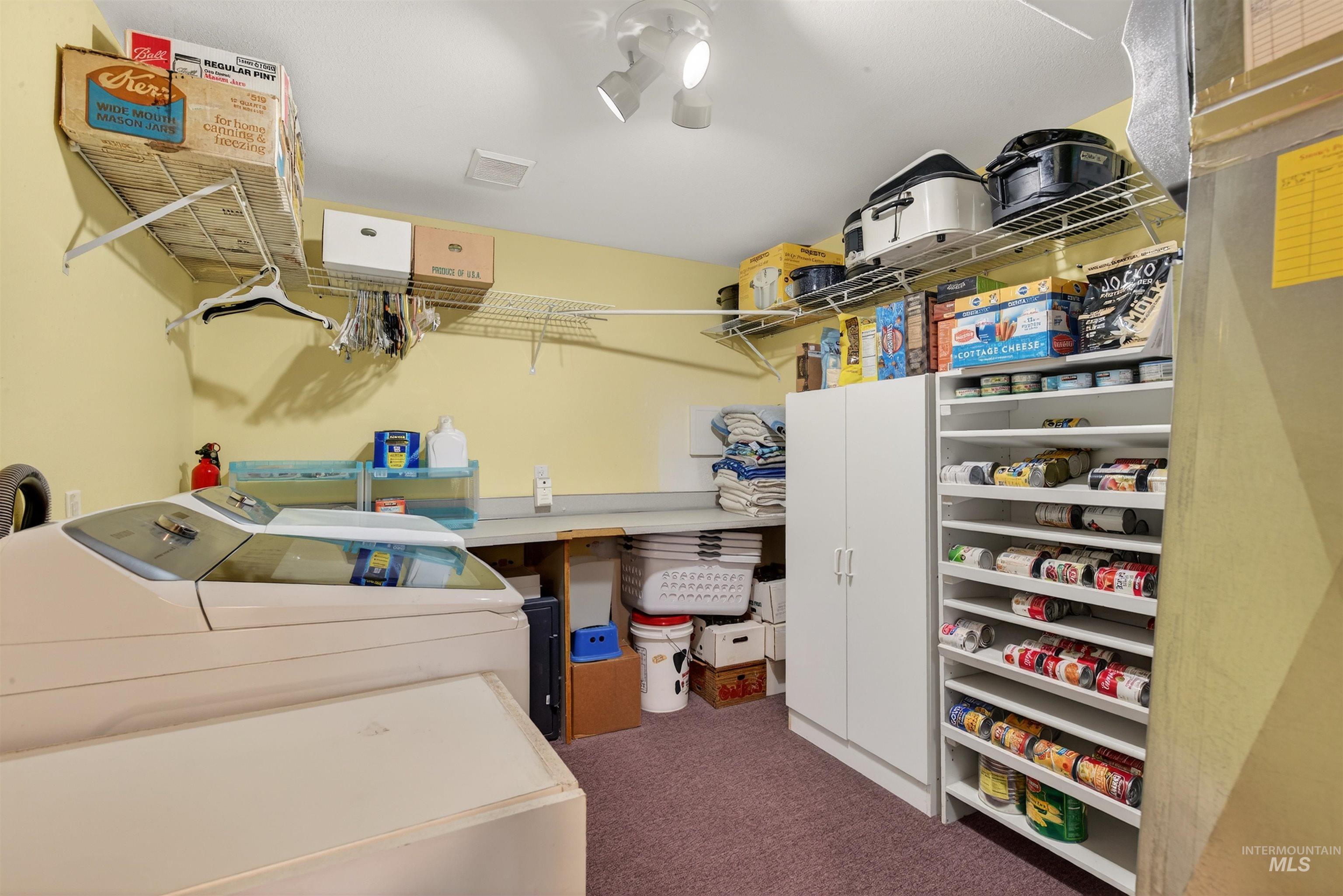 2995 Dove Drive, Clarkston, Washington 99403, 6 Bedrooms, 3 Bathrooms, Residential For Sale, Price $535,000,MLS 98969044