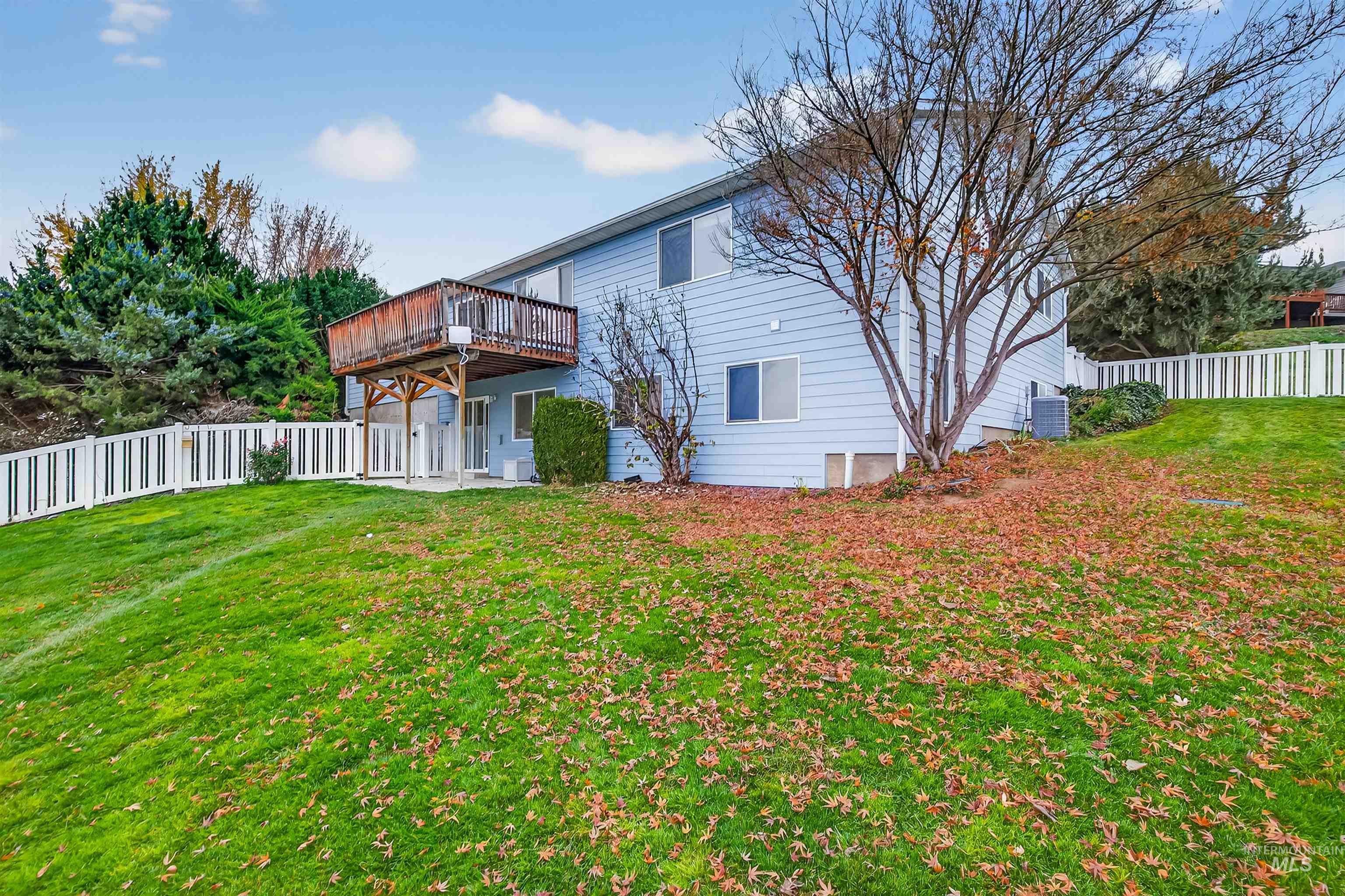 2995 Dove Drive, Clarkston, Washington 99403, 6 Bedrooms, 3 Bathrooms, Residential For Sale, Price $535,000,MLS 98969044