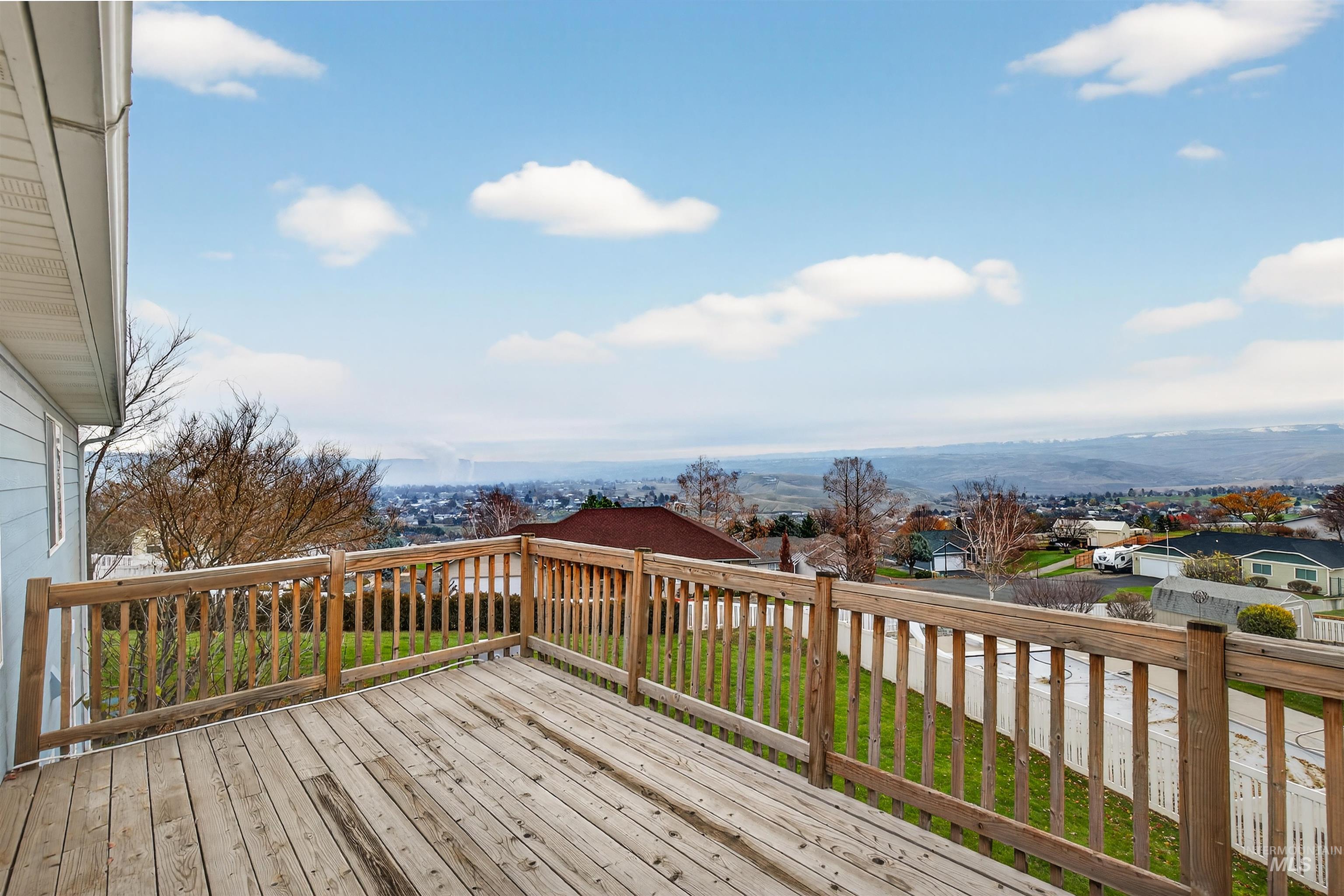 2995 Dove Drive, Clarkston, Washington 99403, 6 Bedrooms, 3 Bathrooms, Residential For Sale, Price $535,000,MLS 98969044