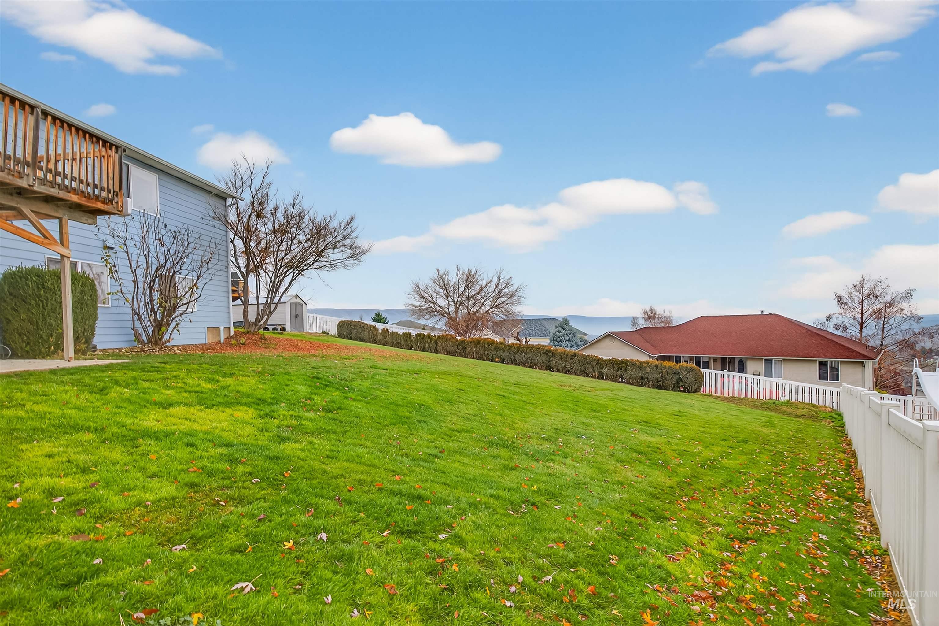 2995 Dove Drive, Clarkston, Washington 99403, 6 Bedrooms, 3 Bathrooms, Residential For Sale, Price $535,000,MLS 98969044