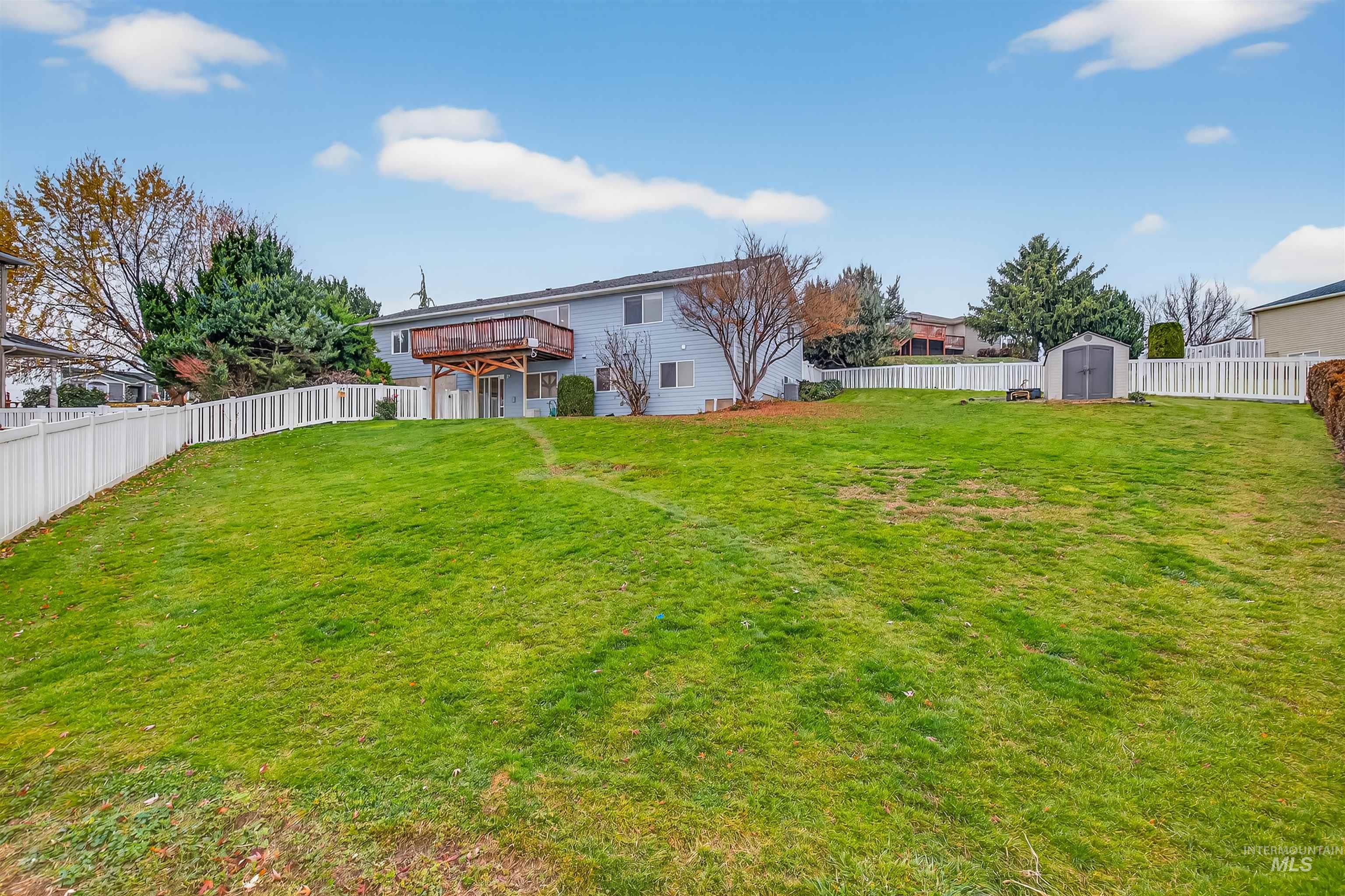 2995 Dove Drive, Clarkston, Washington 99403, 6 Bedrooms, 3 Bathrooms, Residential For Sale, Price $535,000,MLS 98969044