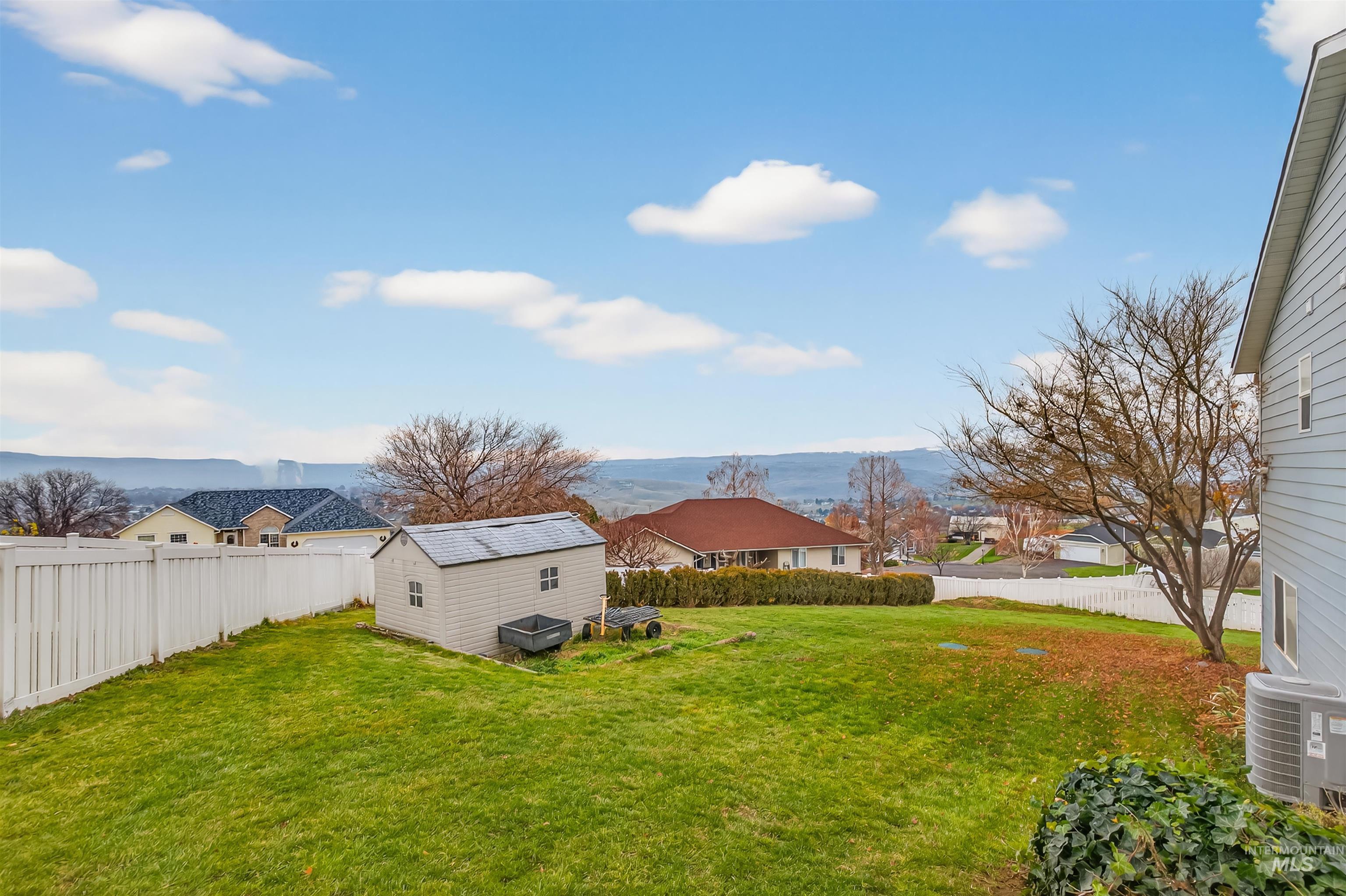 2995 Dove Drive, Clarkston, Washington 99403, 6 Bedrooms, 3 Bathrooms, Residential For Sale, Price $535,000,MLS 98969044