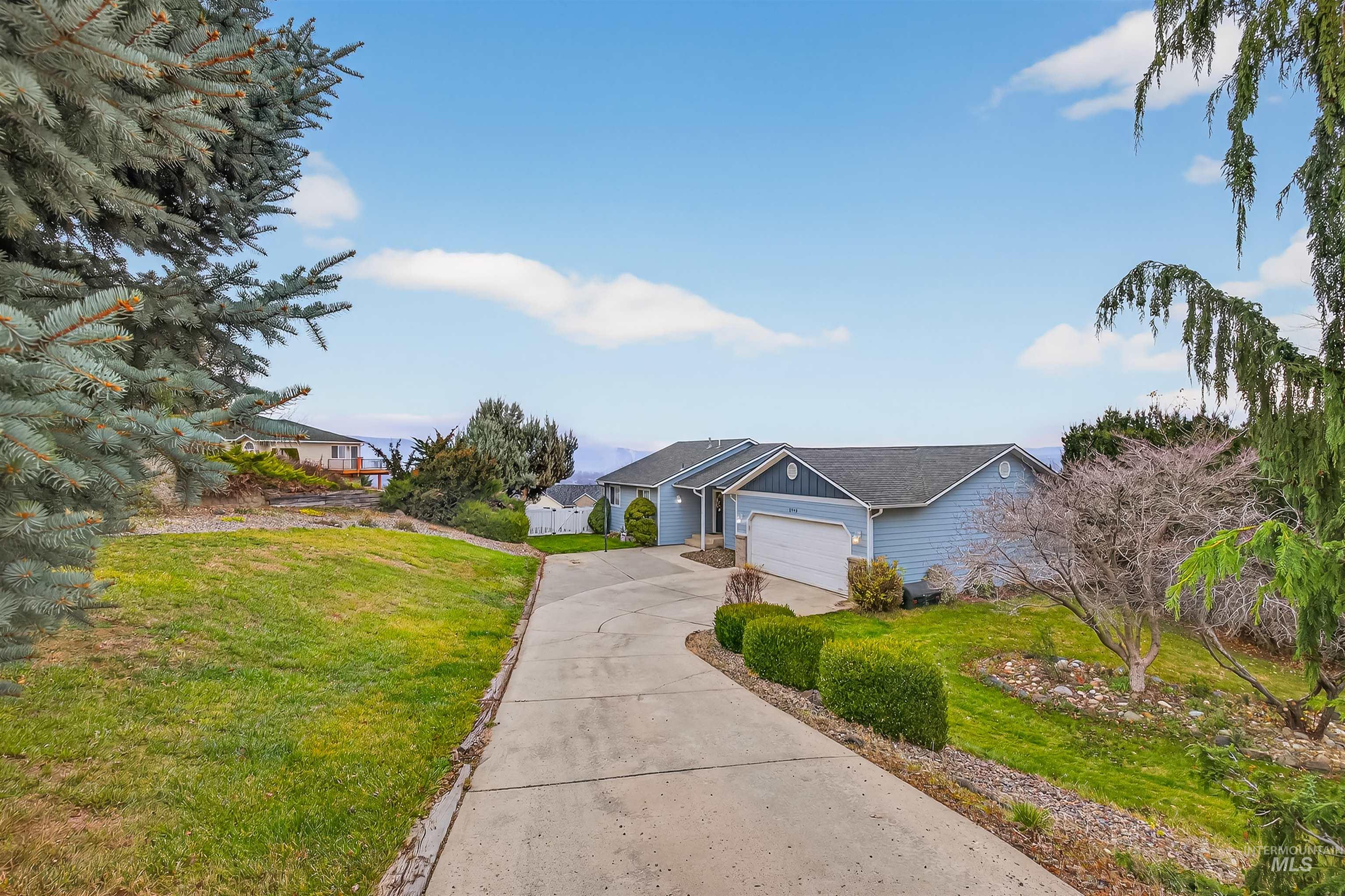 2995 Dove Drive, Clarkston, Washington 99403, 6 Bedrooms, 3 Bathrooms, Residential For Sale, Price $535,000,MLS 98969044