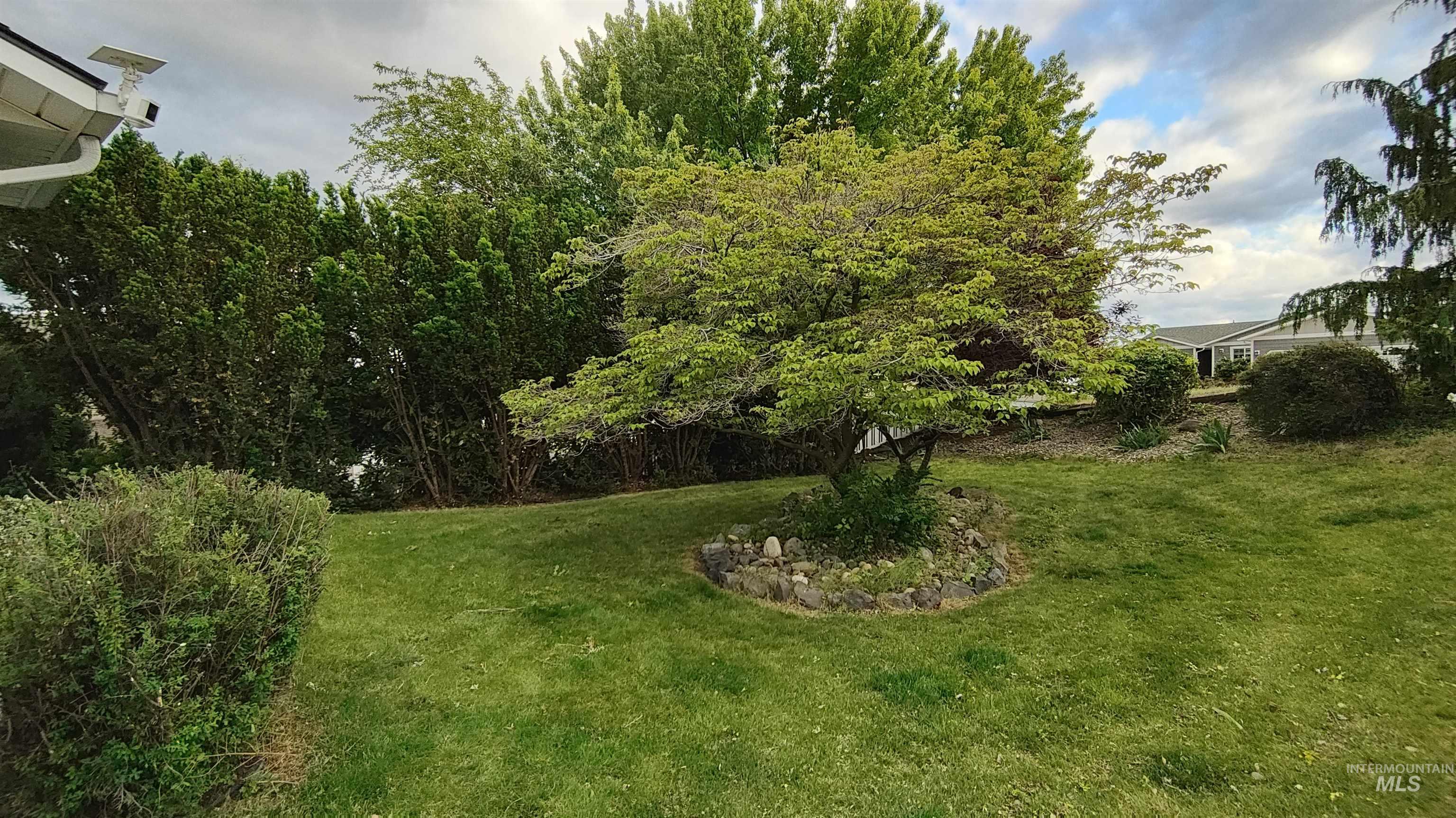 2995 Dove Drive, Clarkston, Washington 99403, 6 Bedrooms, 3 Bathrooms, Residential For Sale, Price $535,000,MLS 98969044