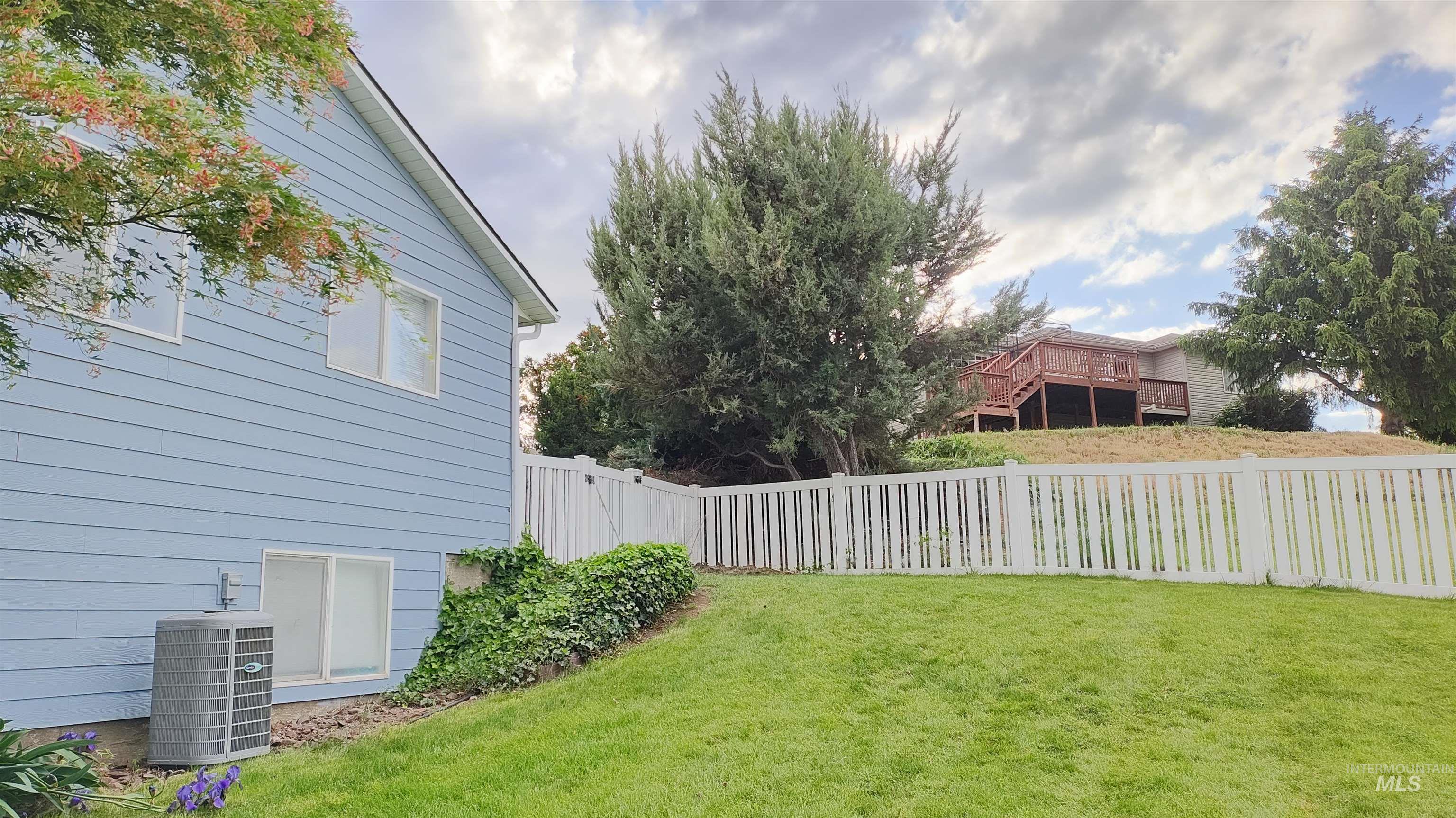 2995 Dove Drive, Clarkston, Washington 99403, 6 Bedrooms, 3 Bathrooms, Residential For Sale, Price $535,000,MLS 98969044