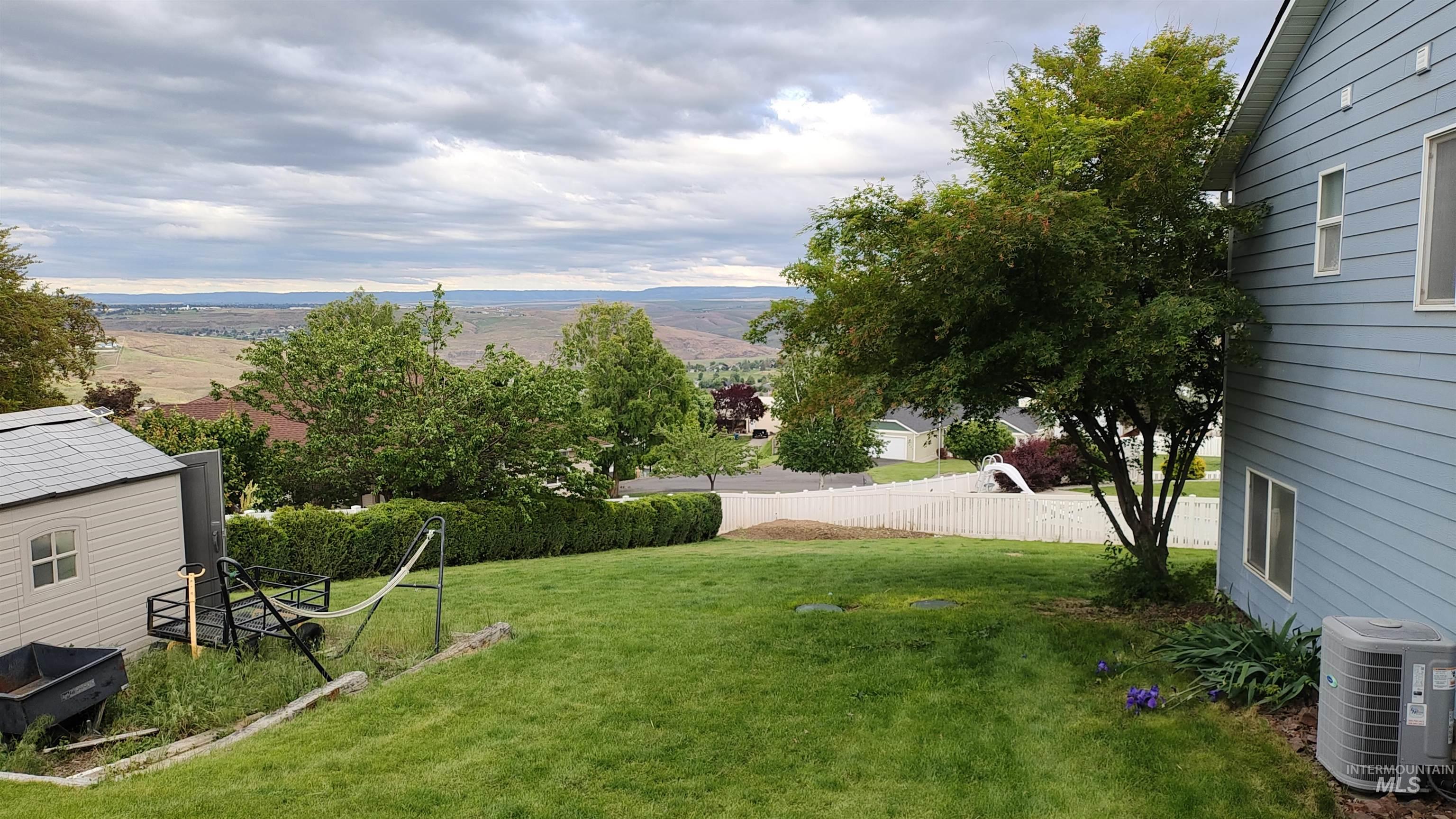 2995 Dove Drive, Clarkston, Washington 99403, 6 Bedrooms, 3 Bathrooms, Residential For Sale, Price $535,000,MLS 98969044