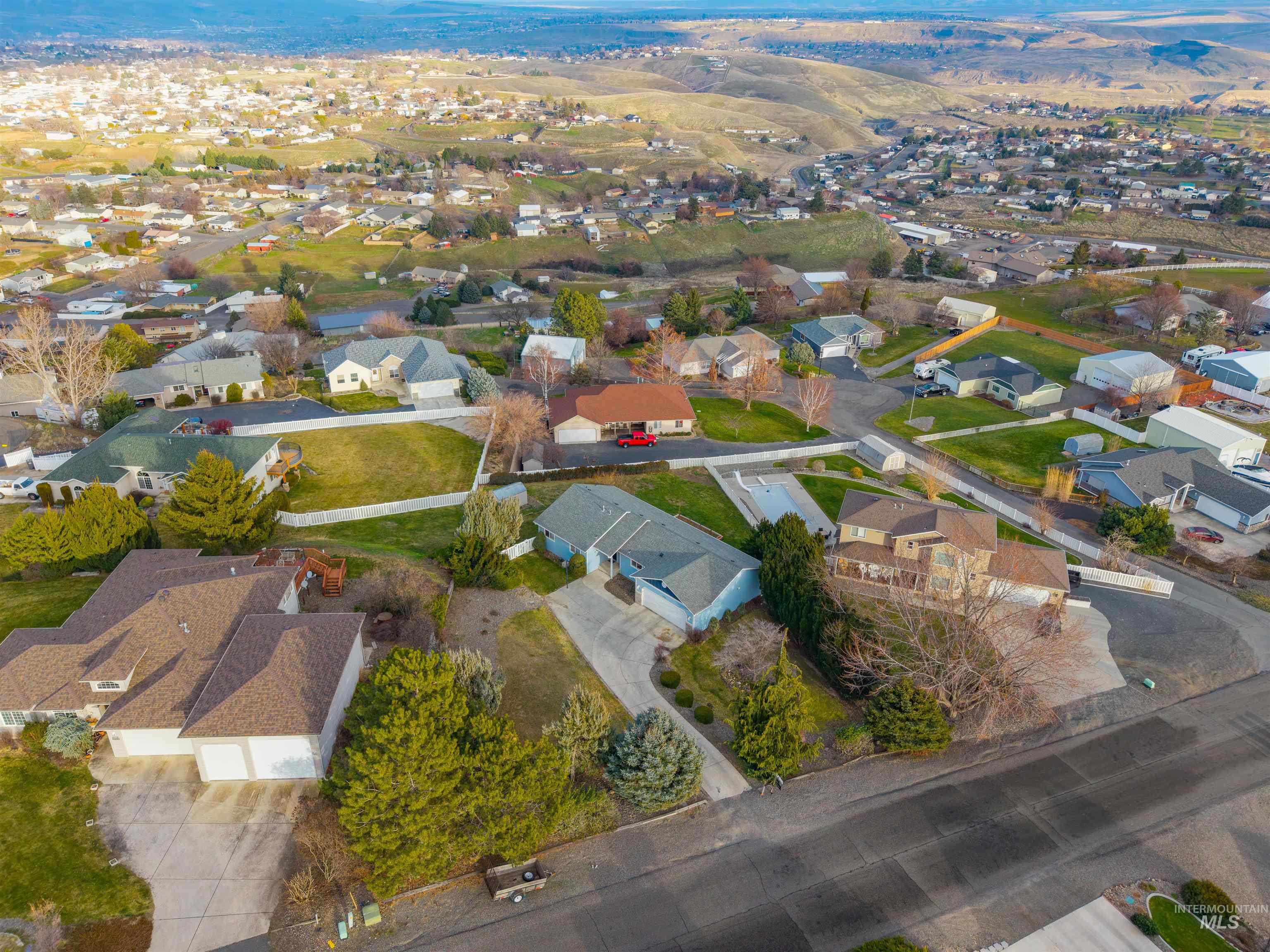 2995 Dove Drive, Clarkston, Washington 99403, 6 Bedrooms, 3 Bathrooms, Residential For Sale, Price $535,000,MLS 98969044