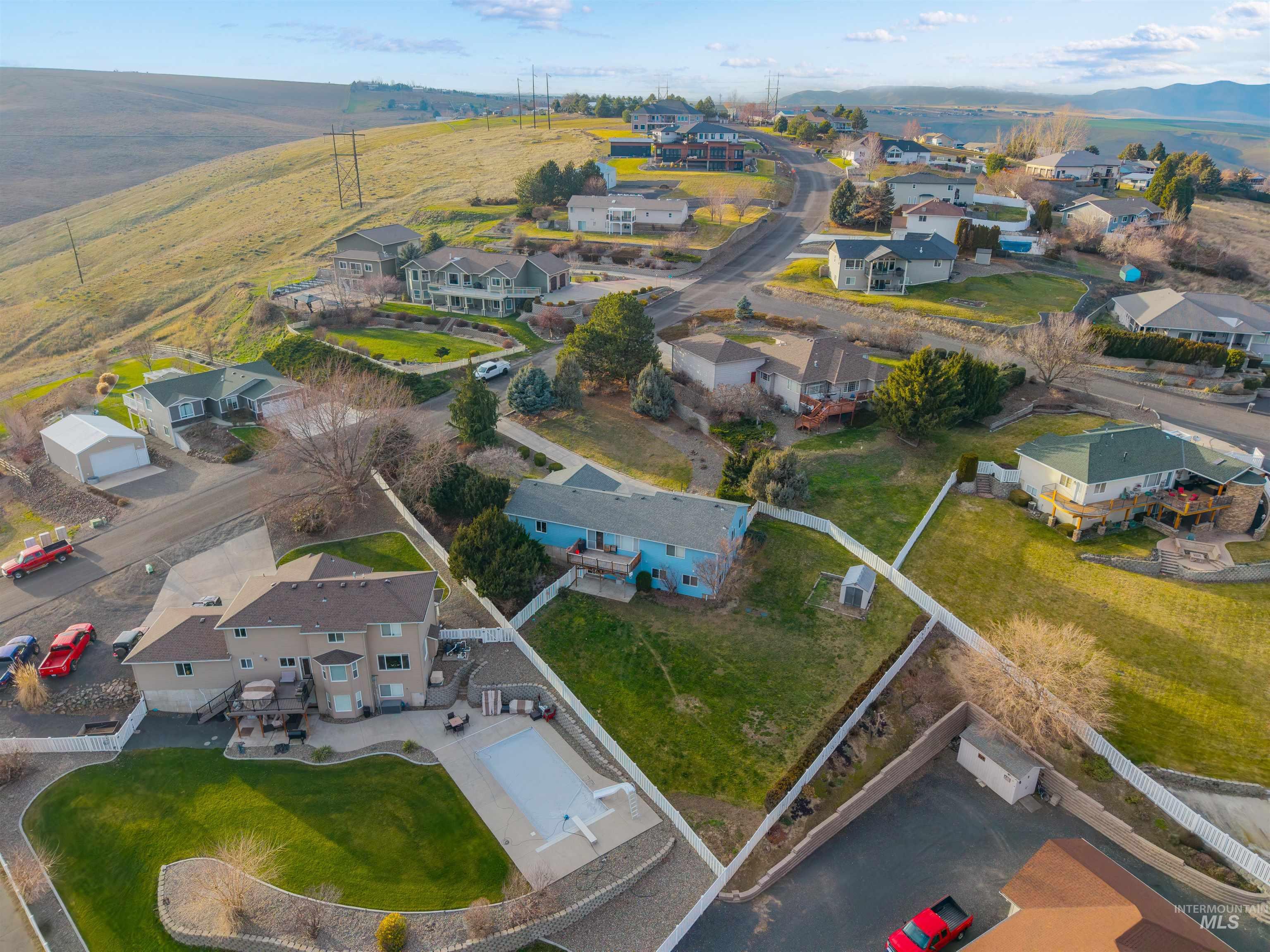 2995 Dove Drive, Clarkston, Washington 99403, 6 Bedrooms, 3 Bathrooms, Residential For Sale, Price $535,000,MLS 98969044