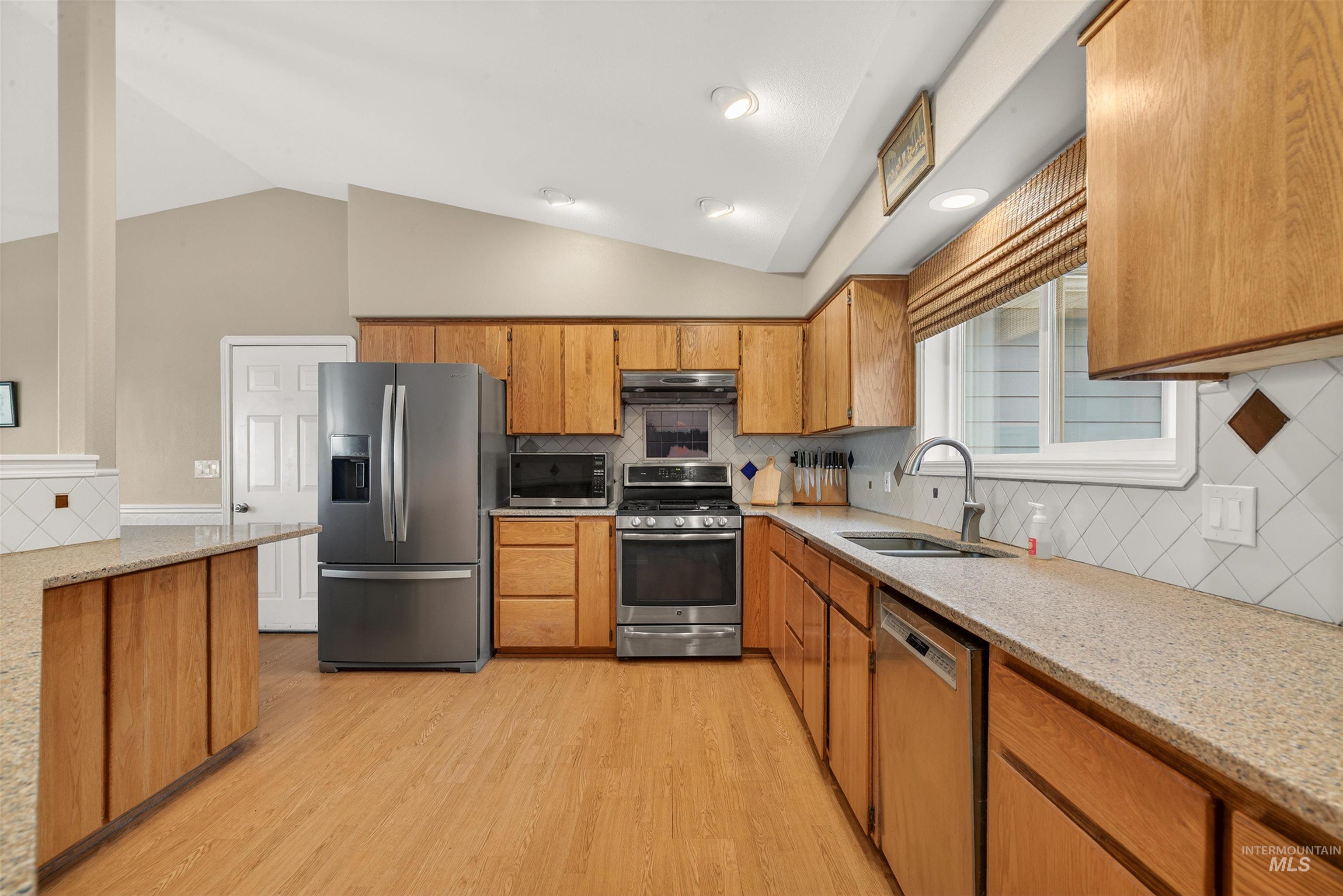 2995 Dove Drive, Clarkston, Washington 99403, 6 Bedrooms, 3 Bathrooms, Residential For Sale, Price $535,000,MLS 98969044