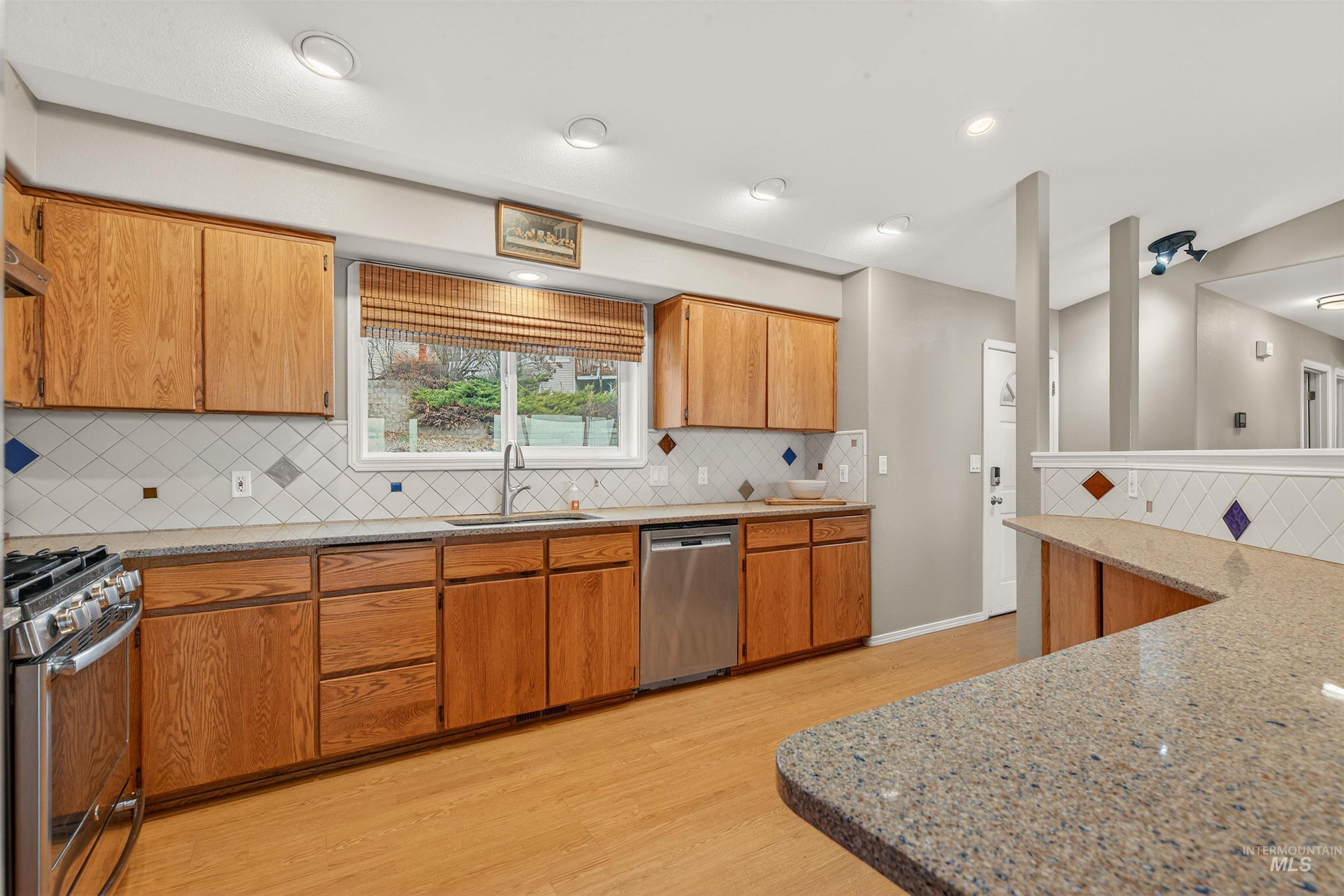 2995 Dove Drive, Clarkston, Washington 99403, 6 Bedrooms, 3 Bathrooms, Residential For Sale, Price $535,000,MLS 98969044