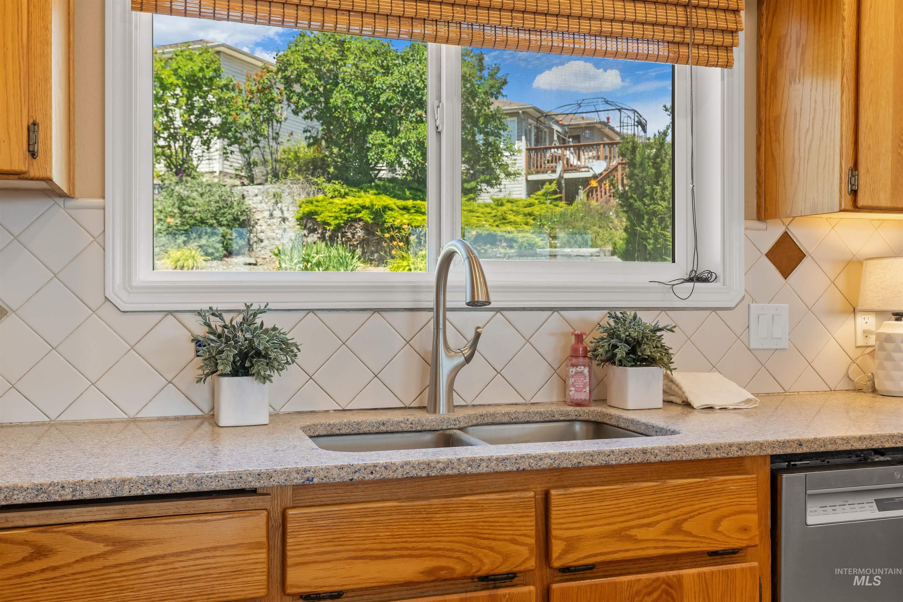 2995 Dove Drive, Clarkston, Washington 99403, 6 Bedrooms, 3 Bathrooms, Residential For Sale, Price $530,000, 98969044