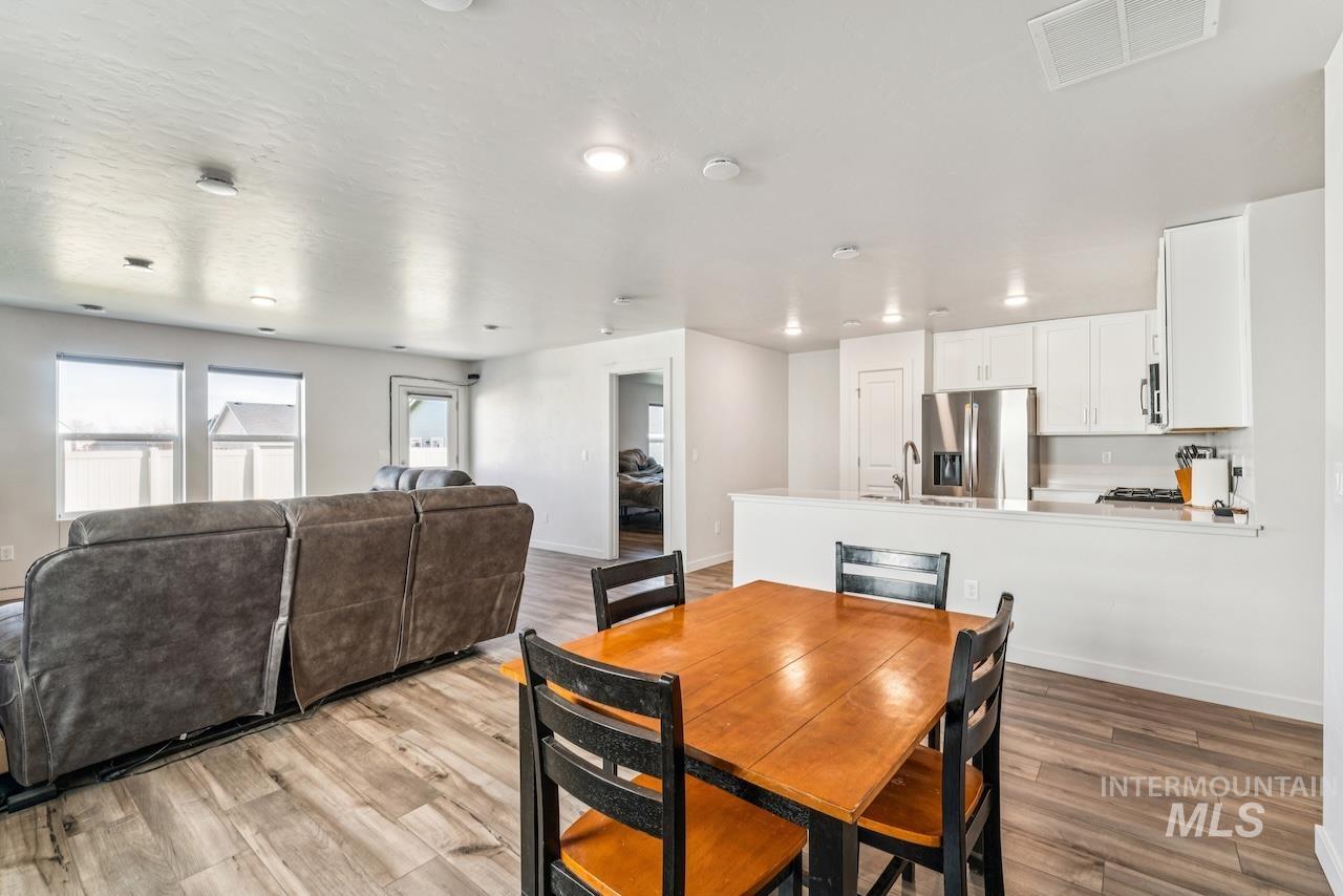 2814 S Mossy Forest Ave, Nampa, Idaho 83686, 4 Bedrooms, 2 Bathrooms, Residential For Sale, Price $399,800,MLS 98969046