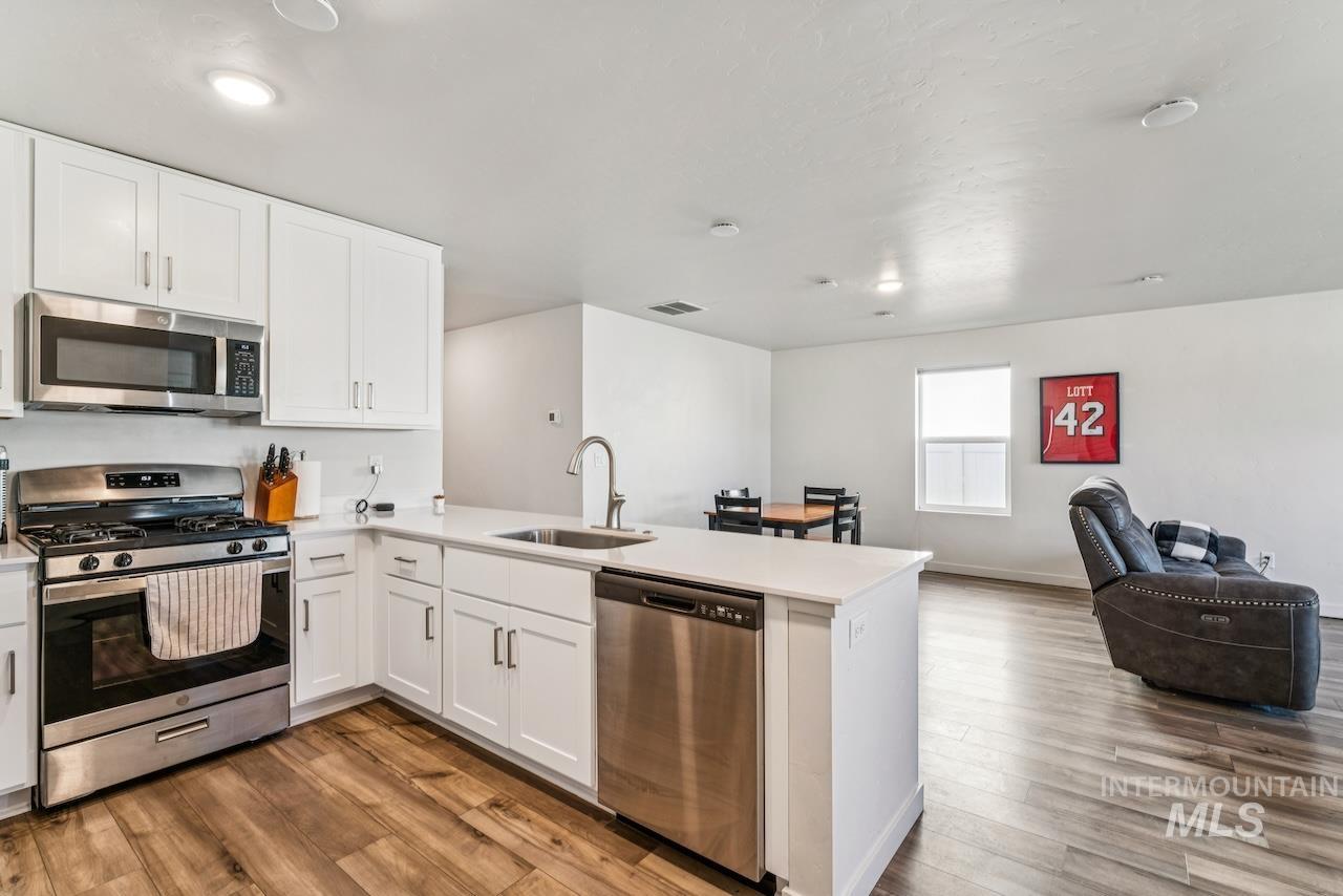 2814 S Mossy Forest Ave, Nampa, Idaho 83686, 4 Bedrooms, 2 Bathrooms, Residential For Sale, Price $399,800,MLS 98969046