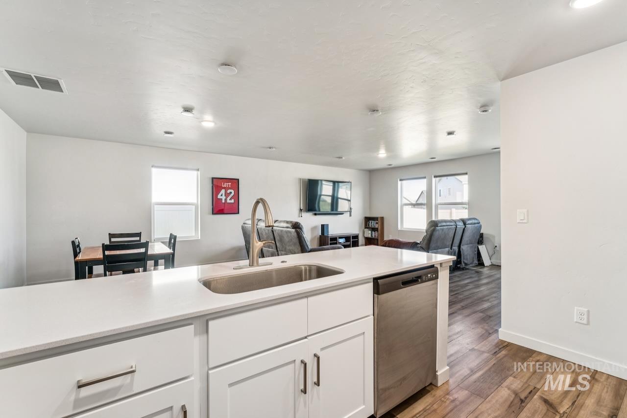 2814 S Mossy Forest Ave, Nampa, Idaho 83686, 4 Bedrooms, 2 Bathrooms, Residential For Sale, Price $399,800,MLS 98969046