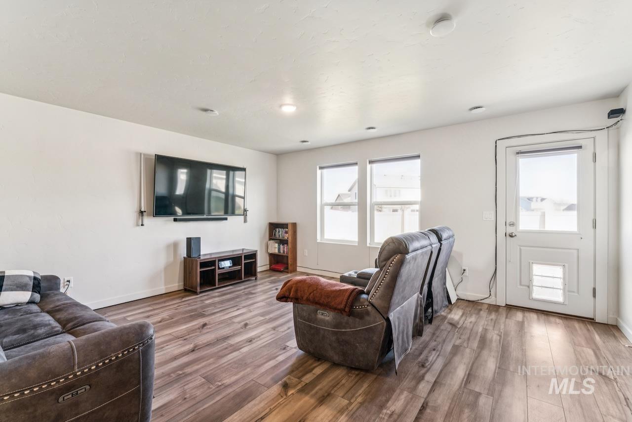 2814 S Mossy Forest Ave, Nampa, Idaho 83686, 4 Bedrooms, 2 Bathrooms, Residential For Sale, Price $399,800,MLS 98969046