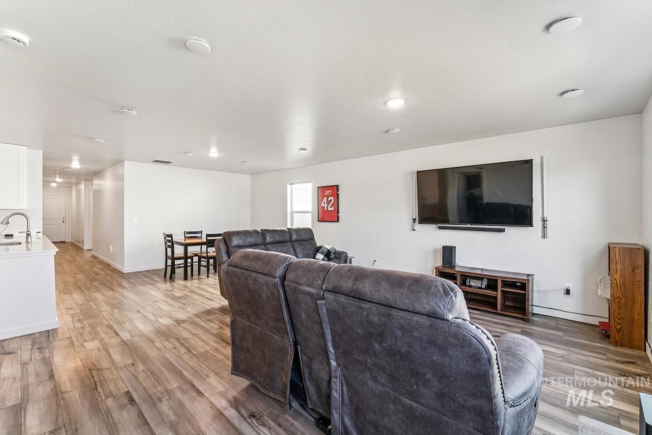 2814 S Mossy Forest Ave, Nampa, Idaho 83686, 4 Bedrooms, 2 Bathrooms, Residential For Sale, Price $399,800,MLS 98969046