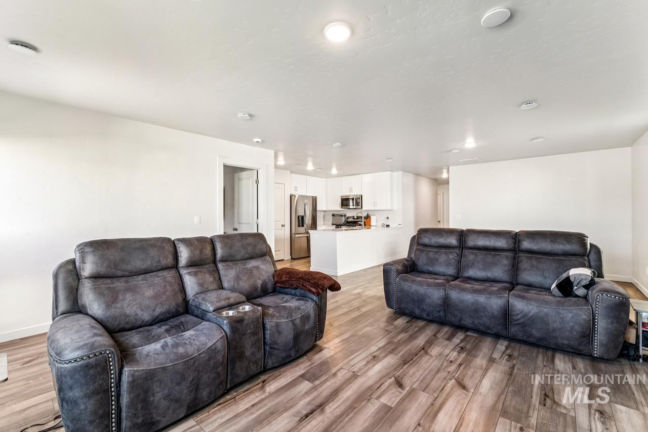 2814 S Mossy Forest Ave, Nampa, Idaho 83686, 4 Bedrooms, 2 Bathrooms, Residential For Sale, Price $399,800,MLS 98969046