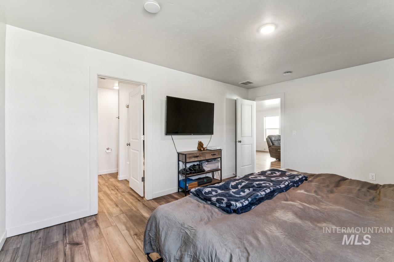 2814 S Mossy Forest Ave, Nampa, Idaho 83686, 4 Bedrooms, 2 Bathrooms, Residential For Sale, Price $399,800,MLS 98969046