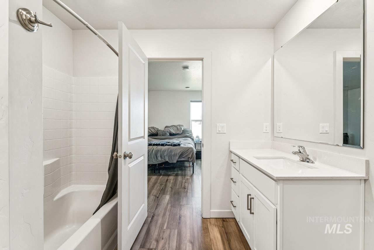 2814 S Mossy Forest Ave, Nampa, Idaho 83686, 4 Bedrooms, 2 Bathrooms, Residential For Sale, Price $399,800,MLS 98969046