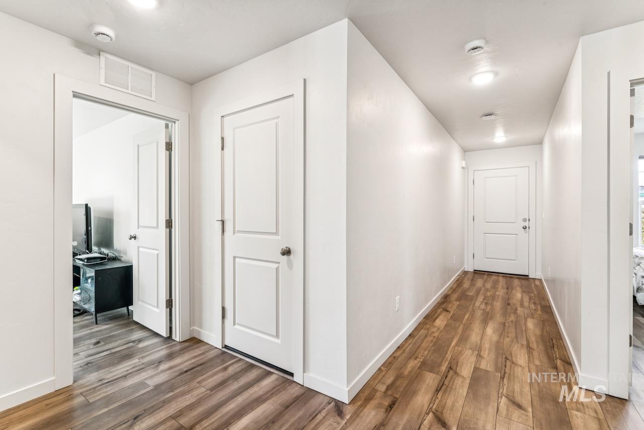 2814 S Mossy Forest Ave, Nampa, Idaho 83686, 4 Bedrooms, 2 Bathrooms, Residential For Sale, Price $399,800,MLS 98969046