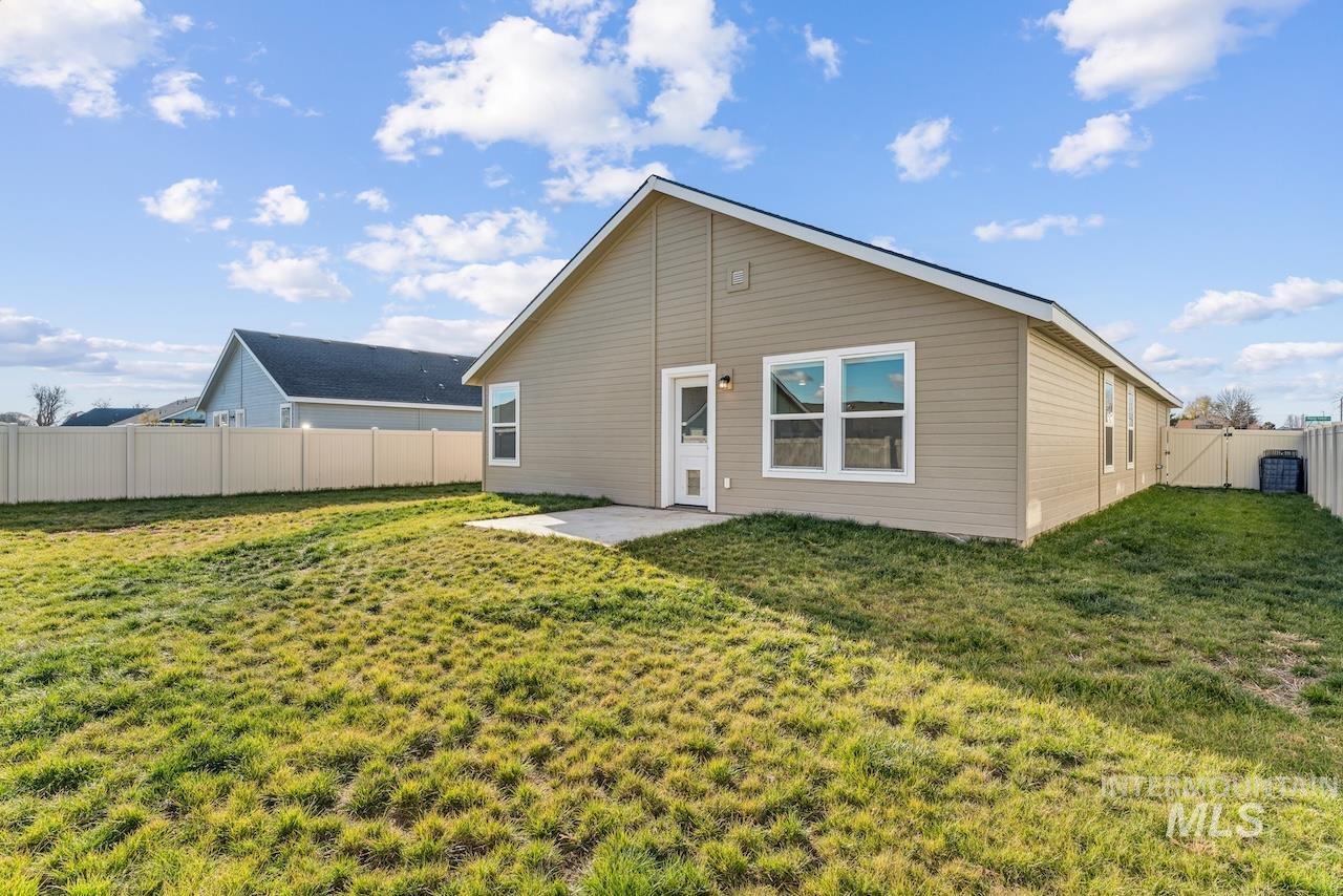 2814 S Mossy Forest Ave, Nampa, Idaho 83686, 4 Bedrooms, 2 Bathrooms, Residential For Sale, Price $399,800,MLS 98969046