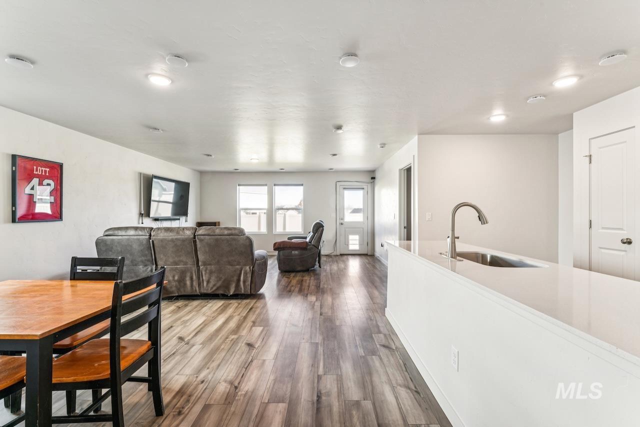 2814 S Mossy Forest Ave, Nampa, Idaho 83686, 4 Bedrooms, 2 Bathrooms, Residential For Sale, Price $399,800,MLS 98969046