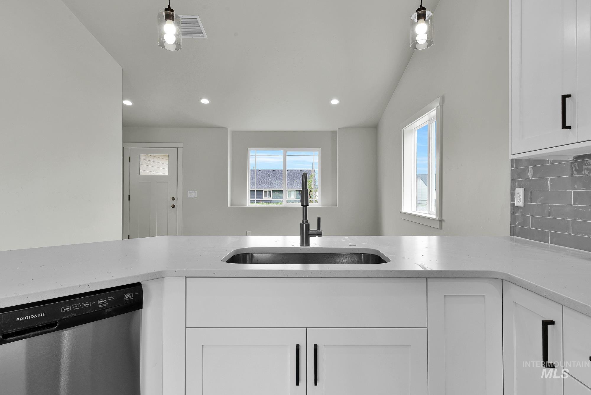 328 Packer Lane, Homedale, Idaho 83628, 3 Bedrooms, 2 Bathrooms, Residential For Sale, Price $325,000,MLS 98969047