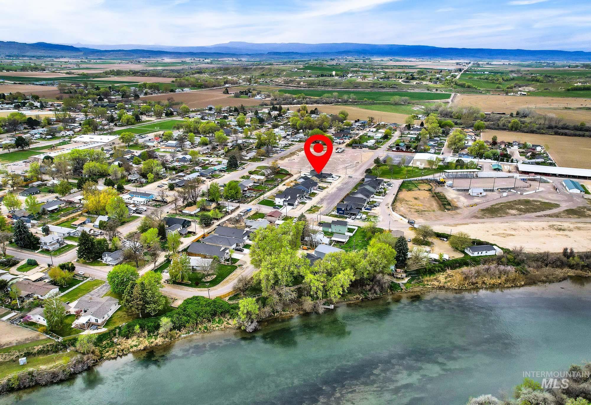 328 Packer Lane, Homedale, Idaho 83628, 3 Bedrooms, 2 Bathrooms, Residential For Sale, Price $325,000,MLS 98969047