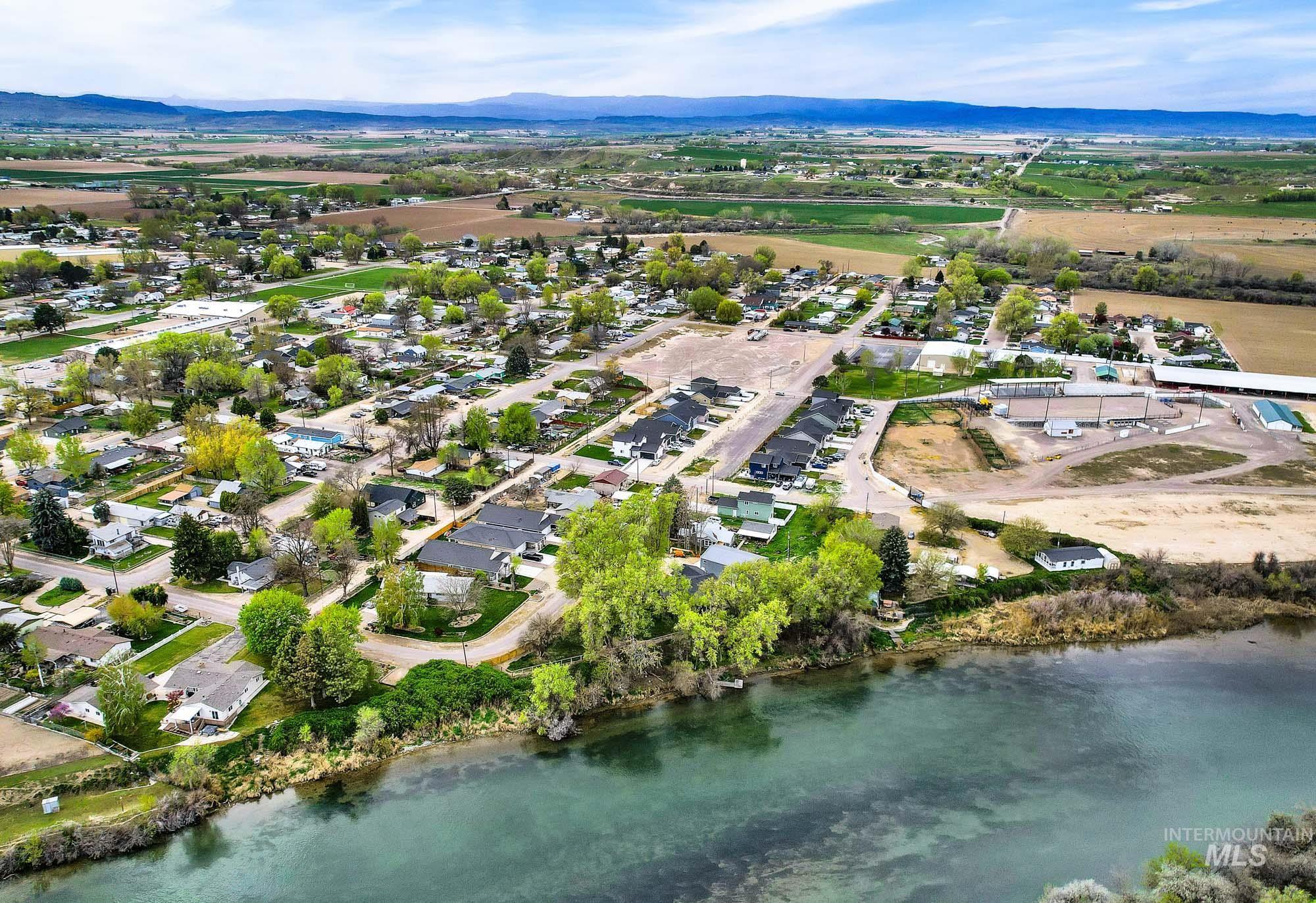 328 Packer Lane, Homedale, Idaho 83628, 3 Bedrooms, 2 Bathrooms, Residential For Sale, Price $325,000,MLS 98969047