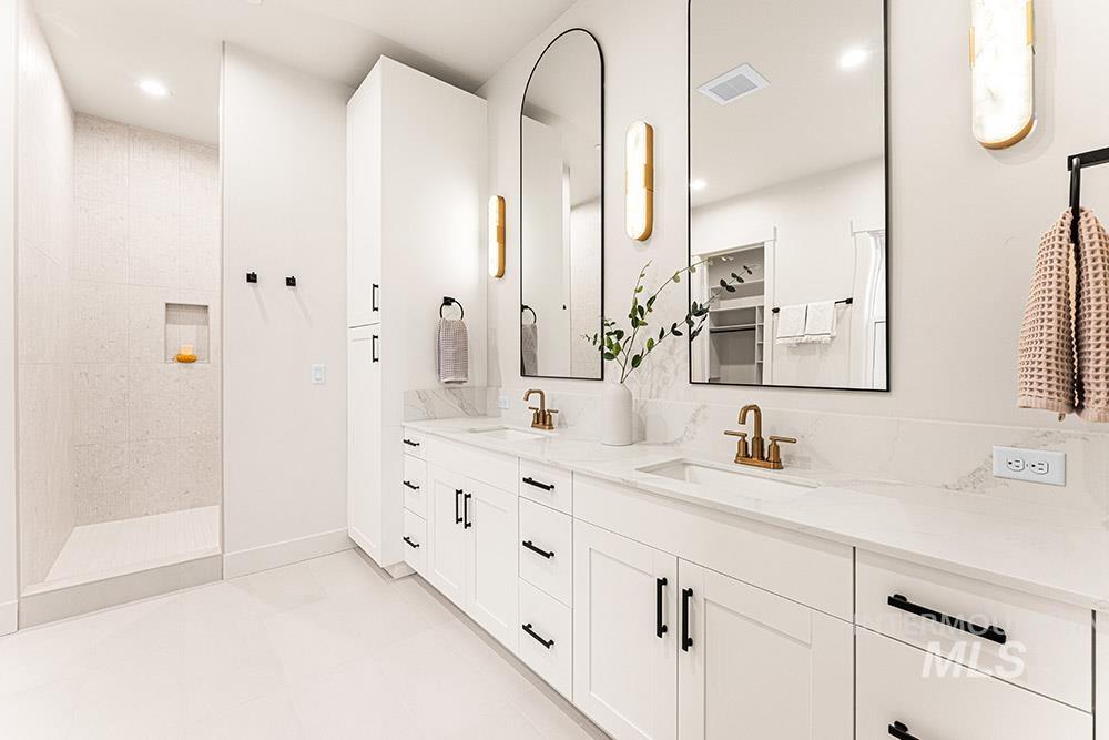 7786 Minam Dr, Middleton, Idaho 83644, 4 Bedrooms, 2.5 Bathrooms, Residential For Sale, Price $1,125,000,MLS 98969058