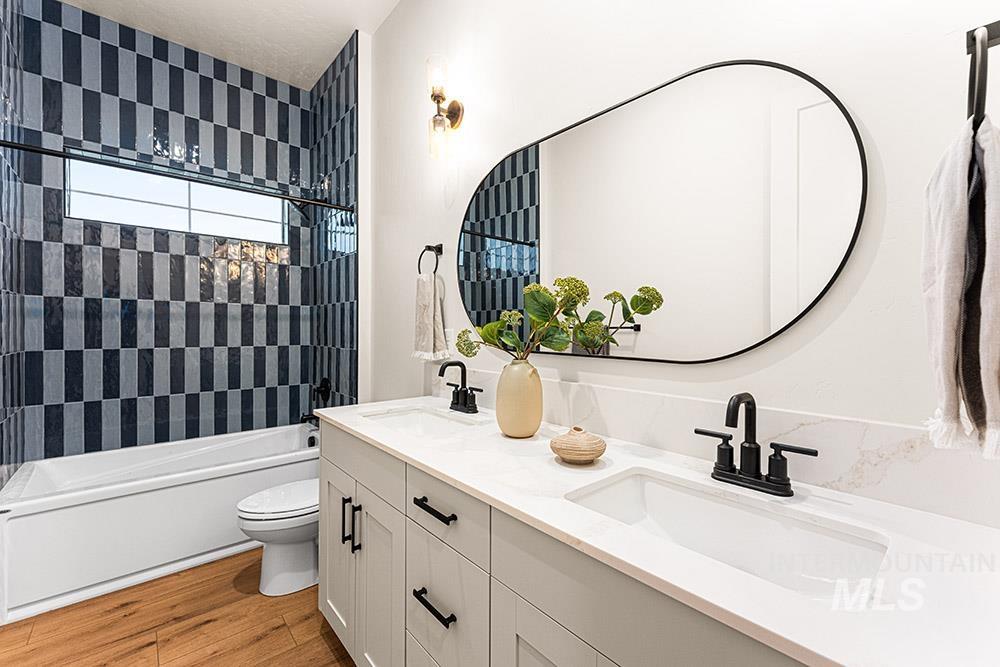 7786 Minam Dr, Middleton, Idaho 83644, 4 Bedrooms, 2.5 Bathrooms, Residential For Sale, Price $1,125,000,MLS 98969058