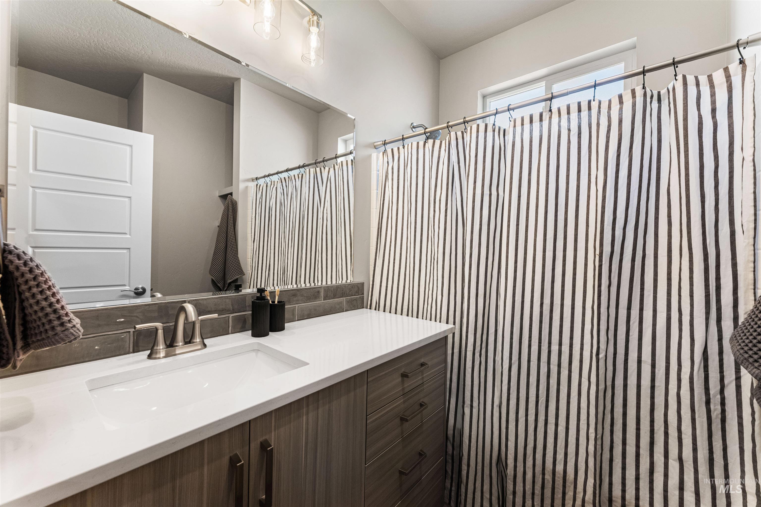 83 S Daybreak Ave, Nampa, Idaho 83687, 3 Bedrooms, 3 Bathrooms, Residential For Sale, Price $575,000,MLS 98969060