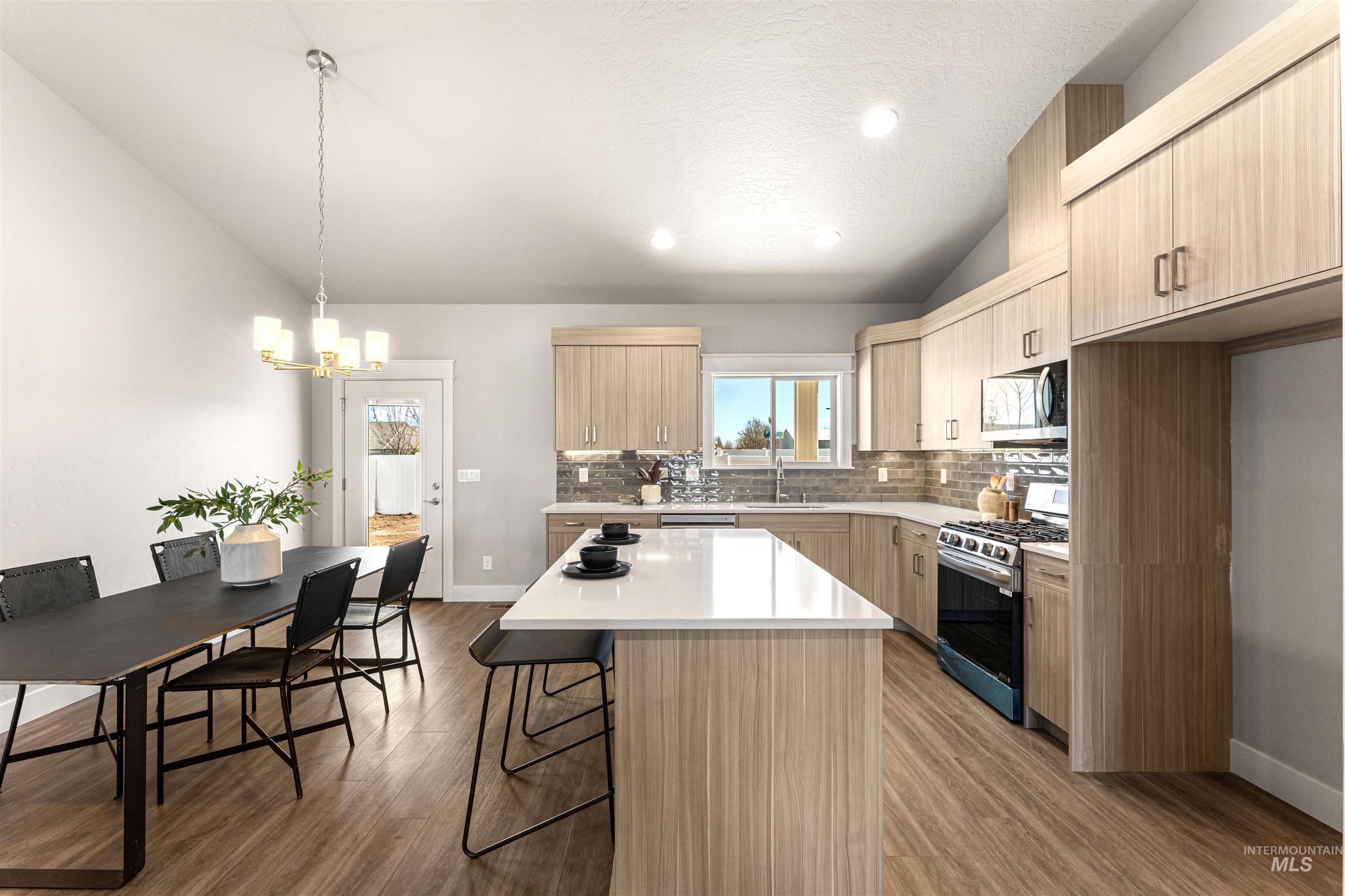 83 S Daybreak Ave, Nampa, Idaho 83687, 3 Bedrooms, 3 Bathrooms, Residential For Sale, Price $575,000,MLS 98969060