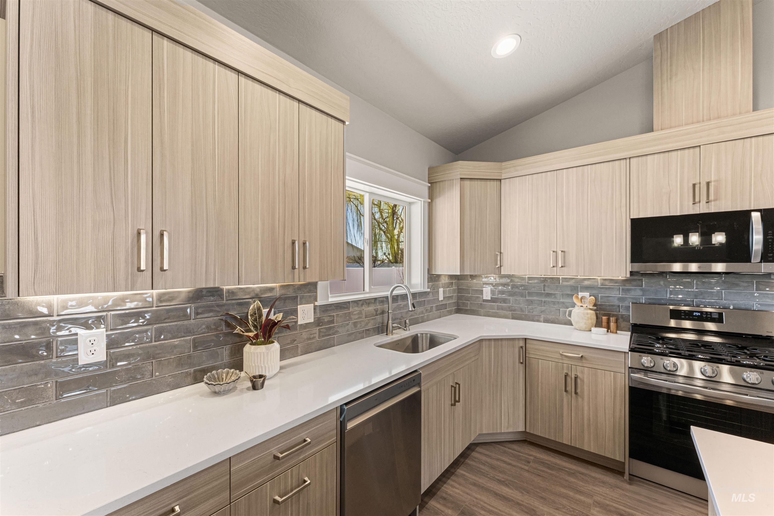 83 S Daybreak Ave, Nampa, Idaho 83687, 3 Bedrooms, 3 Bathrooms, Residential For Sale, Price $575,000,MLS 98969060