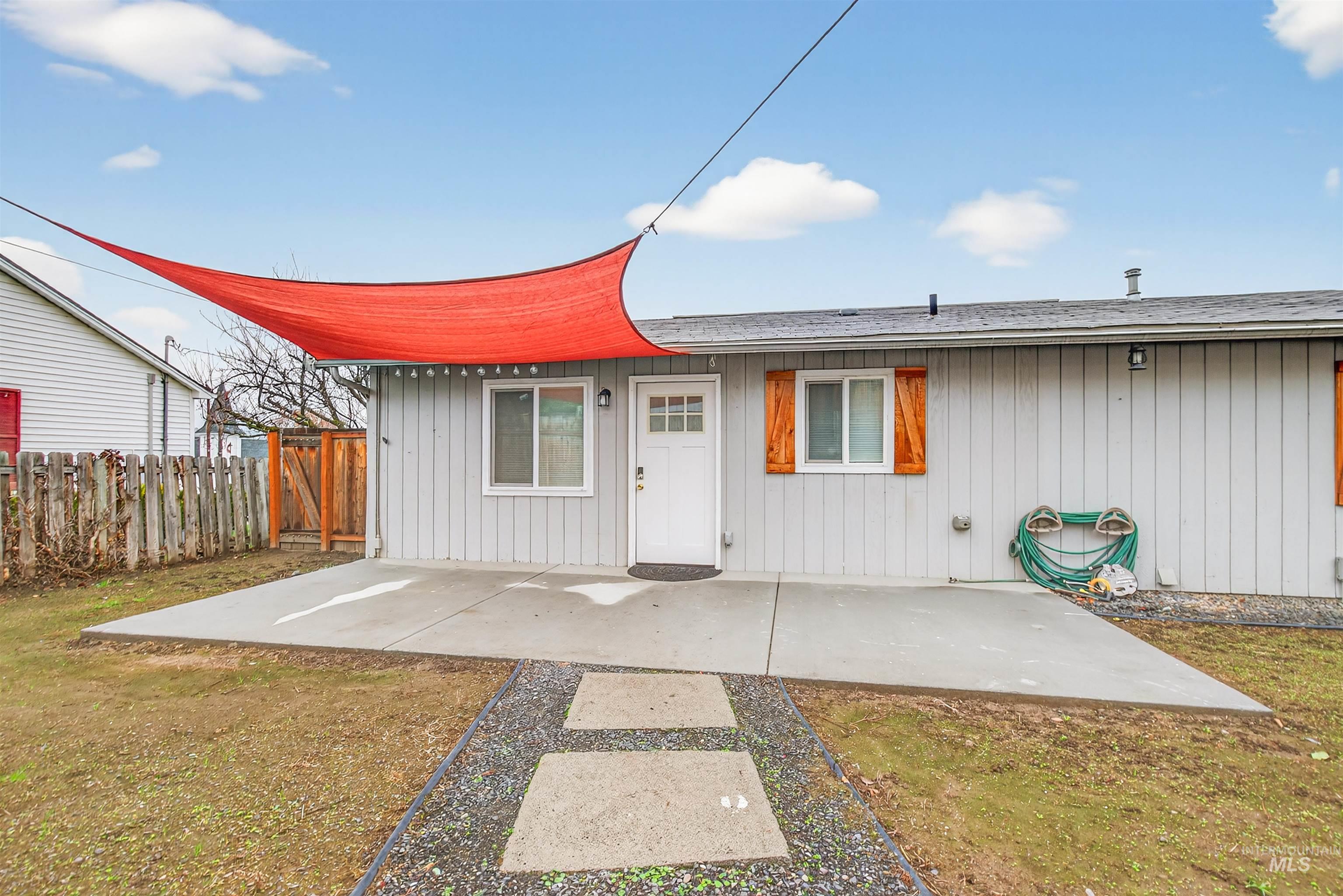 406 2nd Street, Asotin, Washington 99402, 3 Bedrooms, 1 Bathroom, Residential For Sale, Price $335,000,MLS 98969064