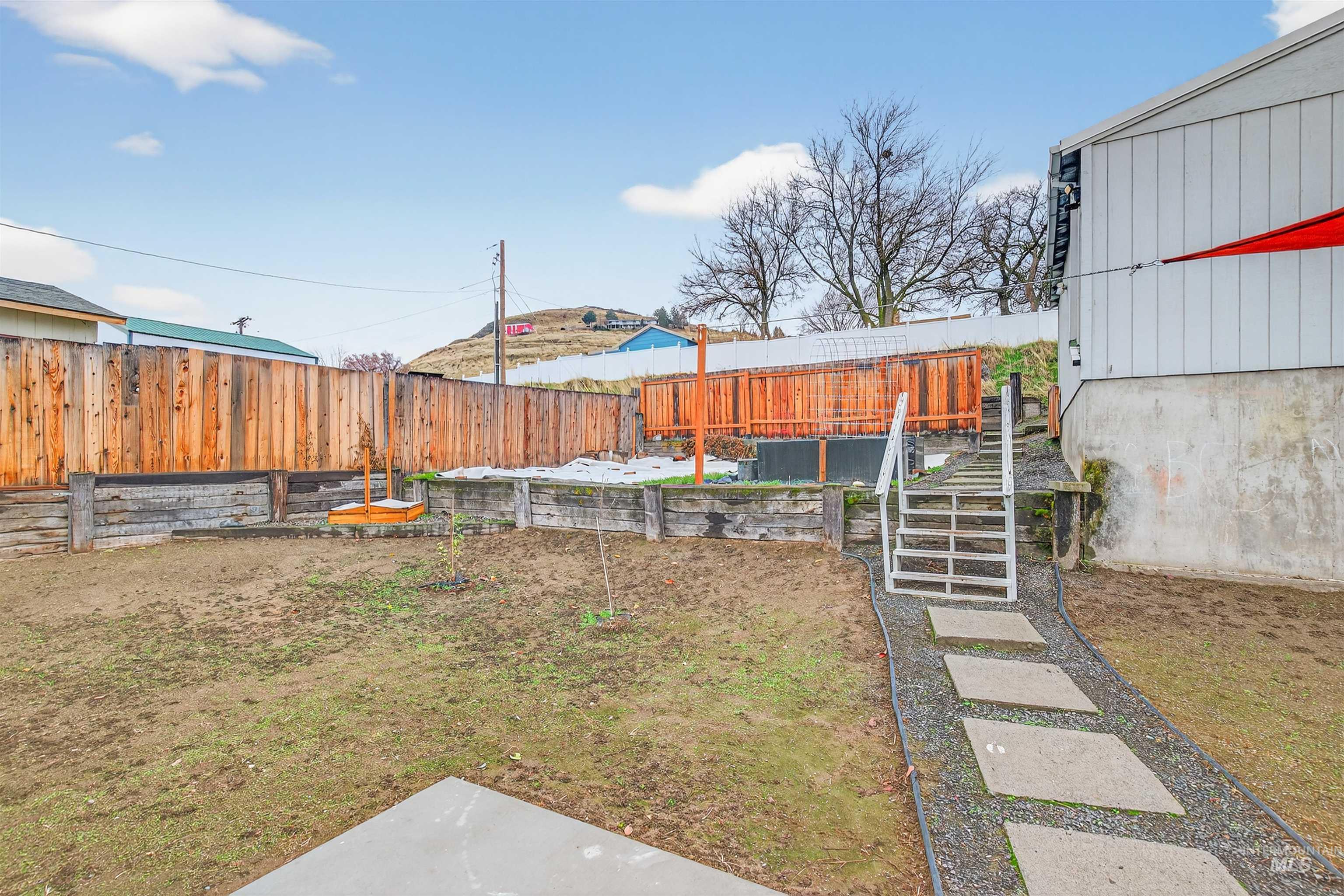 406 2nd Street, Asotin, Washington 99402, 3 Bedrooms, 1 Bathroom, Residential For Sale, Price $335,000,MLS 98969064