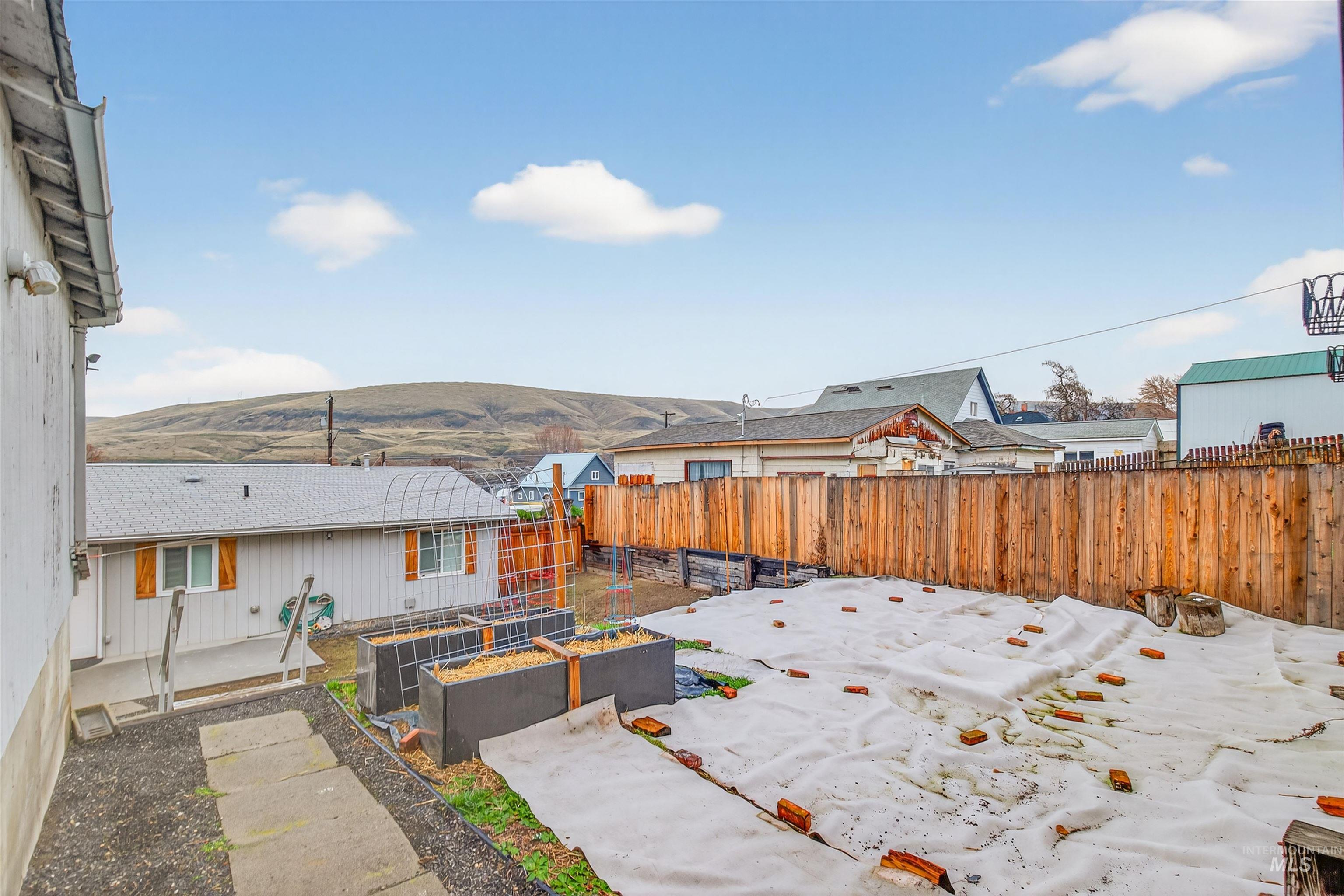 406 2nd Street, Asotin, Washington 99402, 3 Bedrooms, 1 Bathroom, Residential For Sale, Price $335,000,MLS 98969064