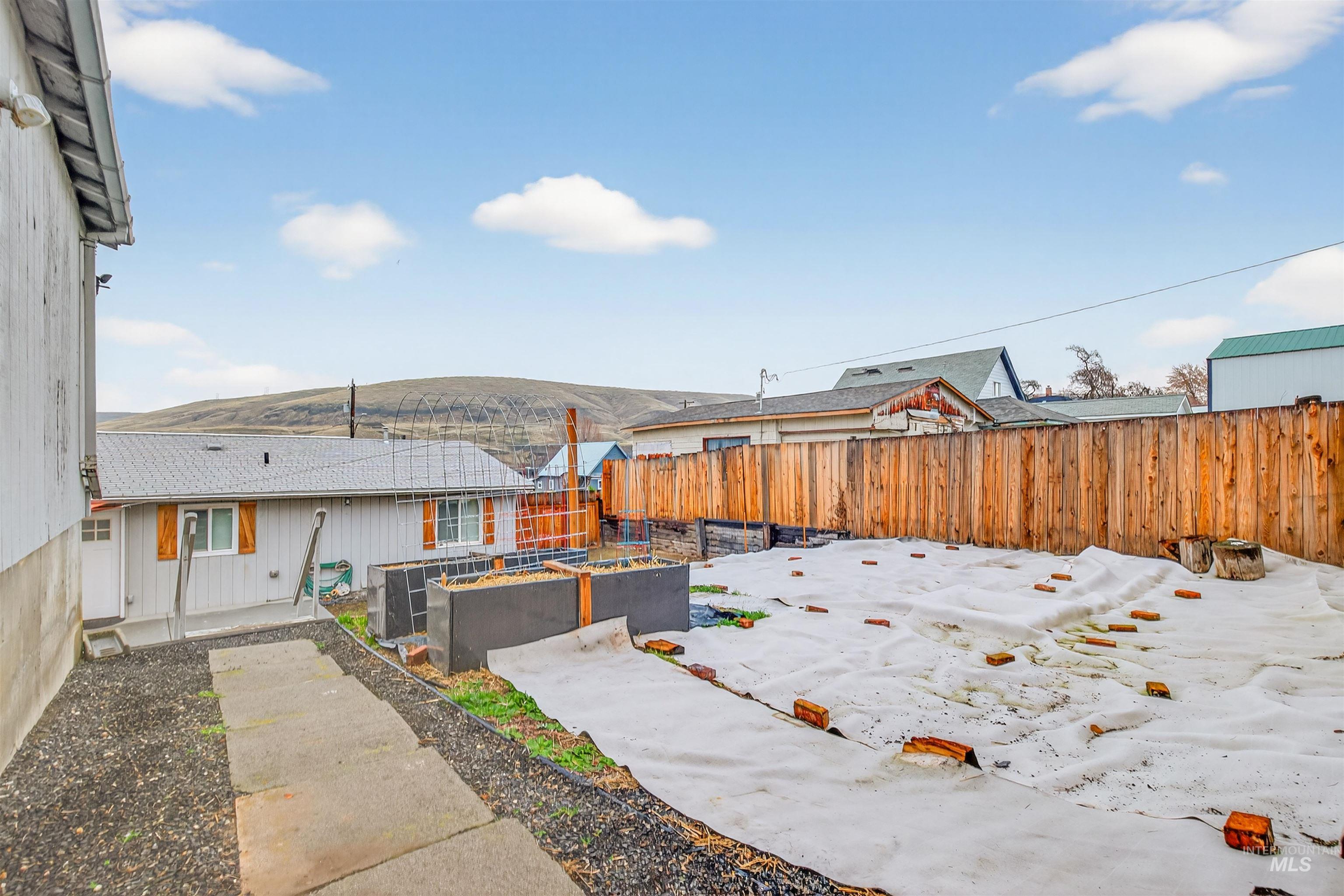 406 2nd Street, Asotin, Washington 99402, 3 Bedrooms, 1 Bathroom, Residential For Sale, Price $335,000,MLS 98969064