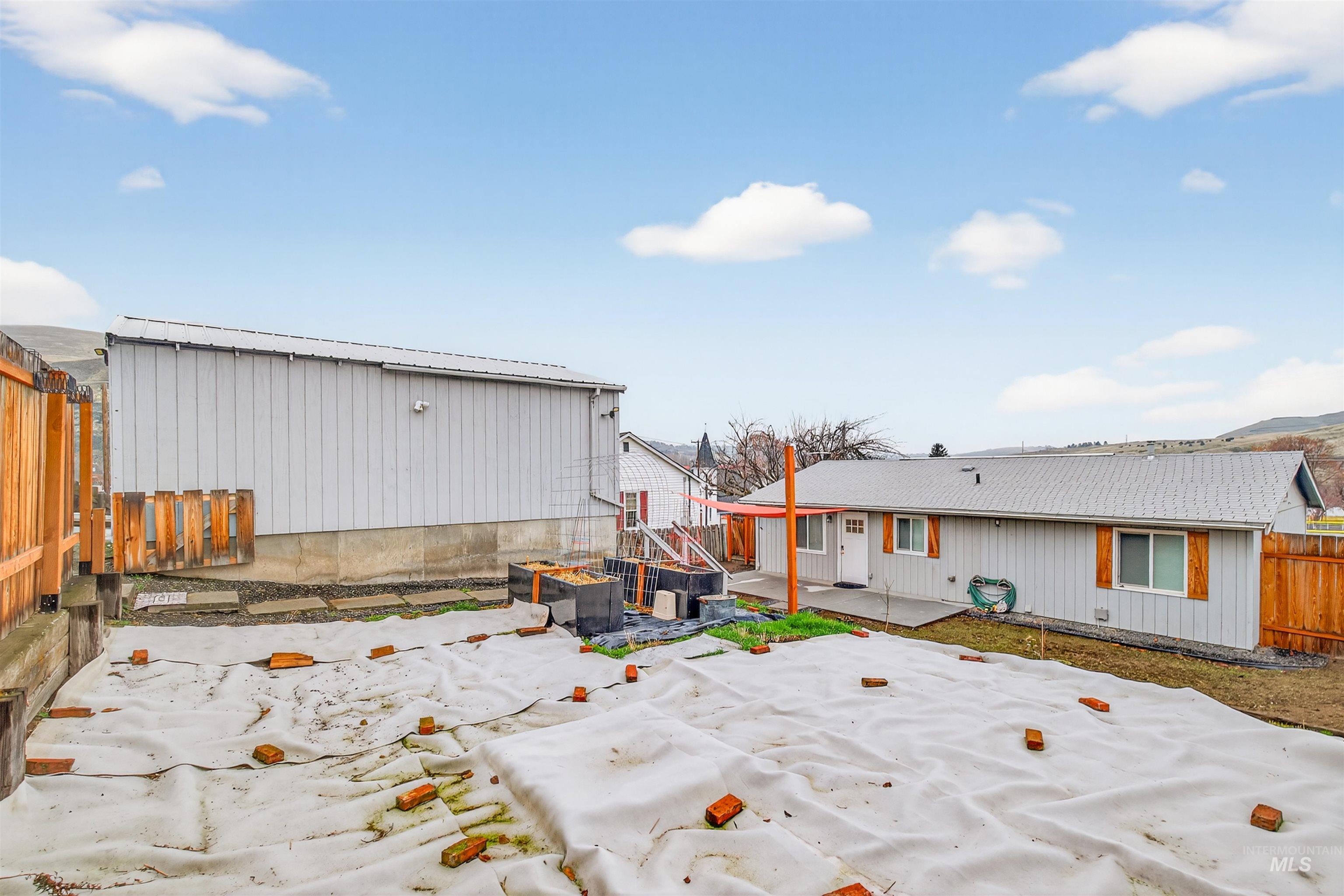 406 2nd Street, Asotin, Washington 99402, 3 Bedrooms, 1 Bathroom, Residential For Sale, Price $335,000,MLS 98969064