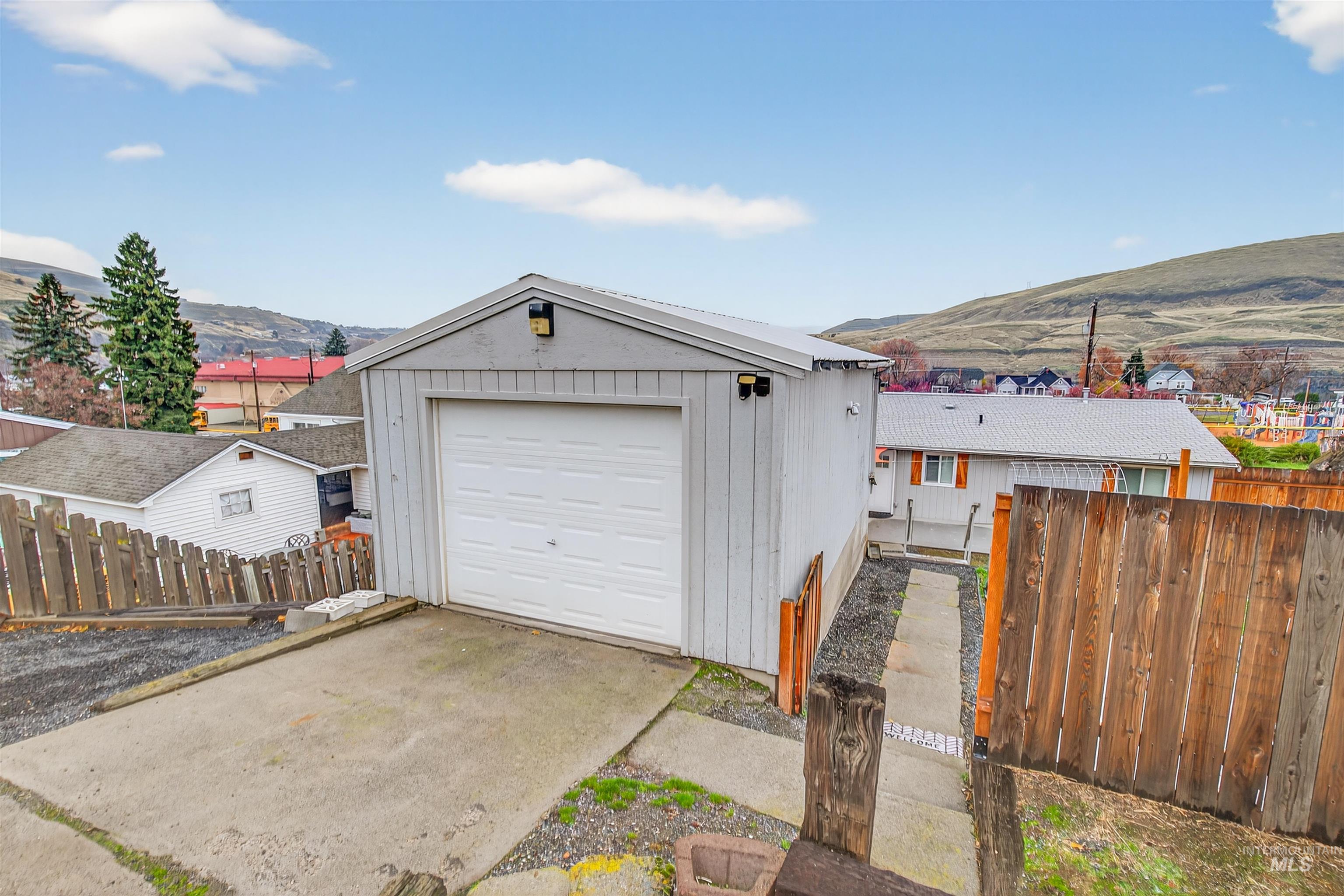 406 2nd Street, Asotin, Washington 99402, 3 Bedrooms, 1 Bathroom, Residential For Sale, Price $335,000,MLS 98969064