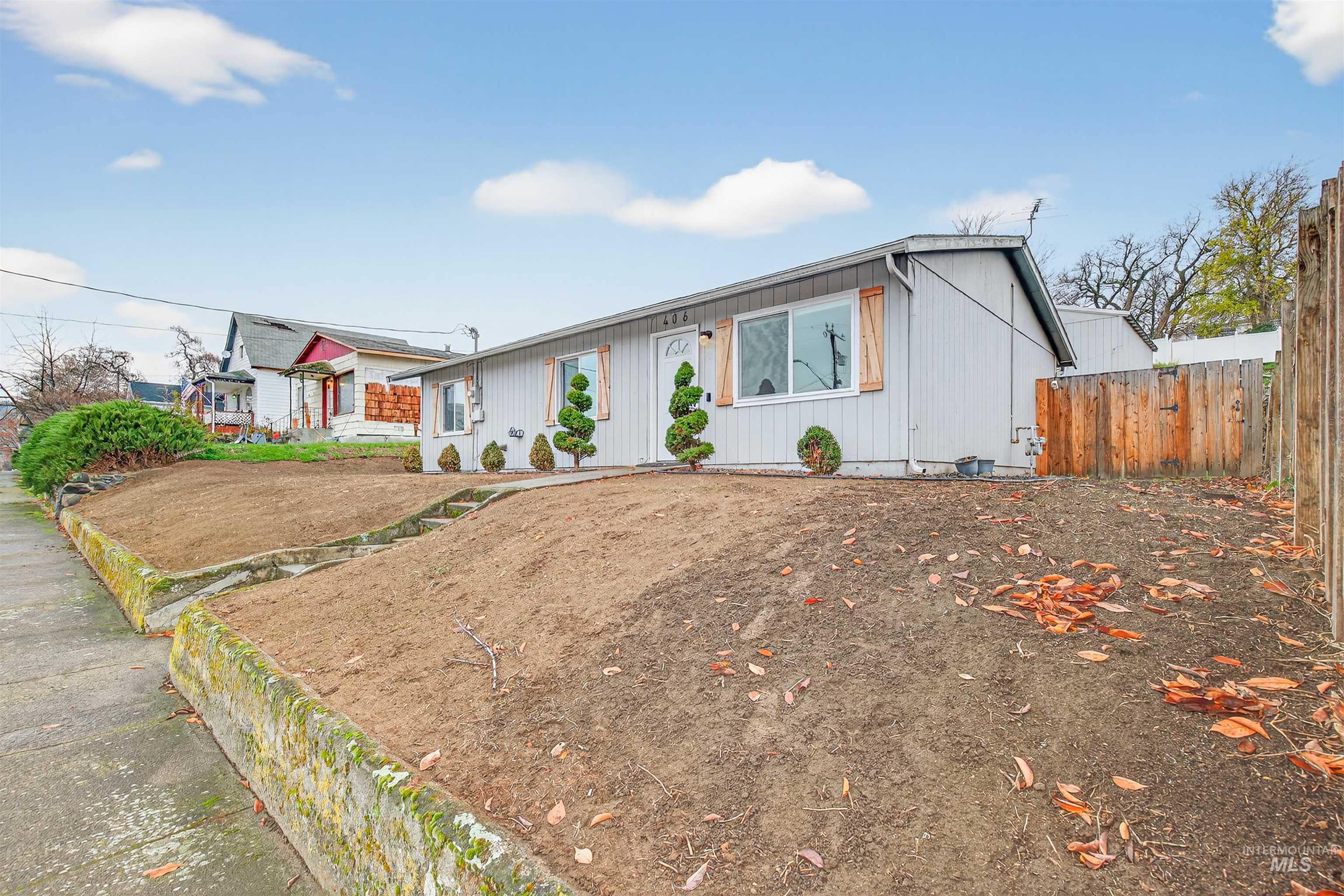 406 2nd Street, Asotin, Washington 99402, 3 Bedrooms, 1 Bathroom, Residential For Sale, Price $335,000,MLS 98969064