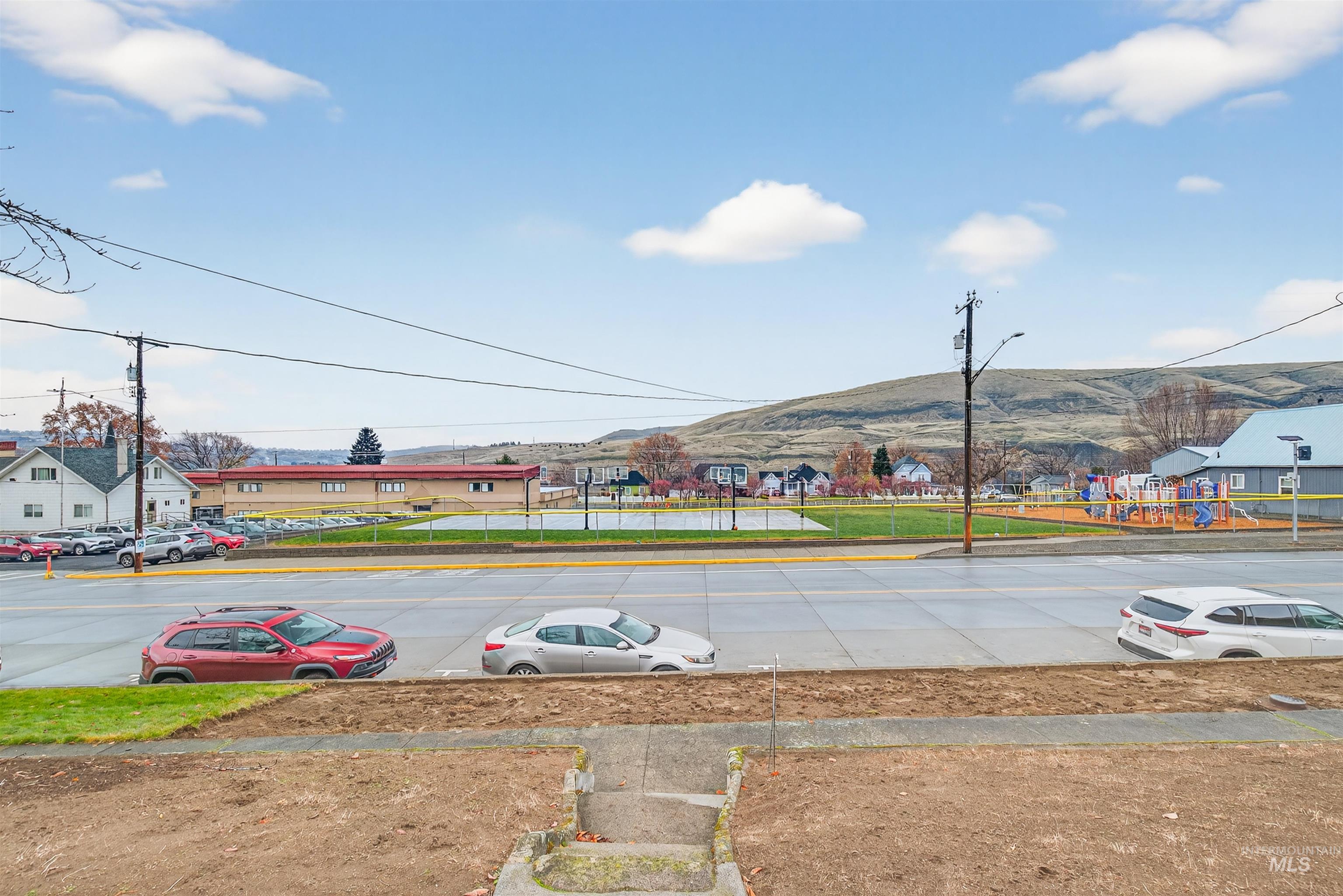 406 2nd Street, Asotin, Washington 99402, 3 Bedrooms, 1 Bathroom, Residential For Sale, Price $335,000,MLS 98969064