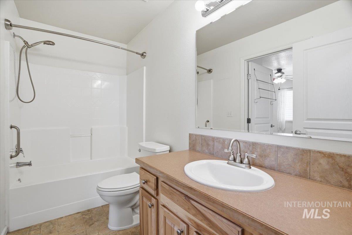 1349 E Willowbrook Ct., Meridian, Idaho 83646, 2 Bedrooms, 2 Bathrooms, Residential For Sale, Price $349,500,MLS 98969071