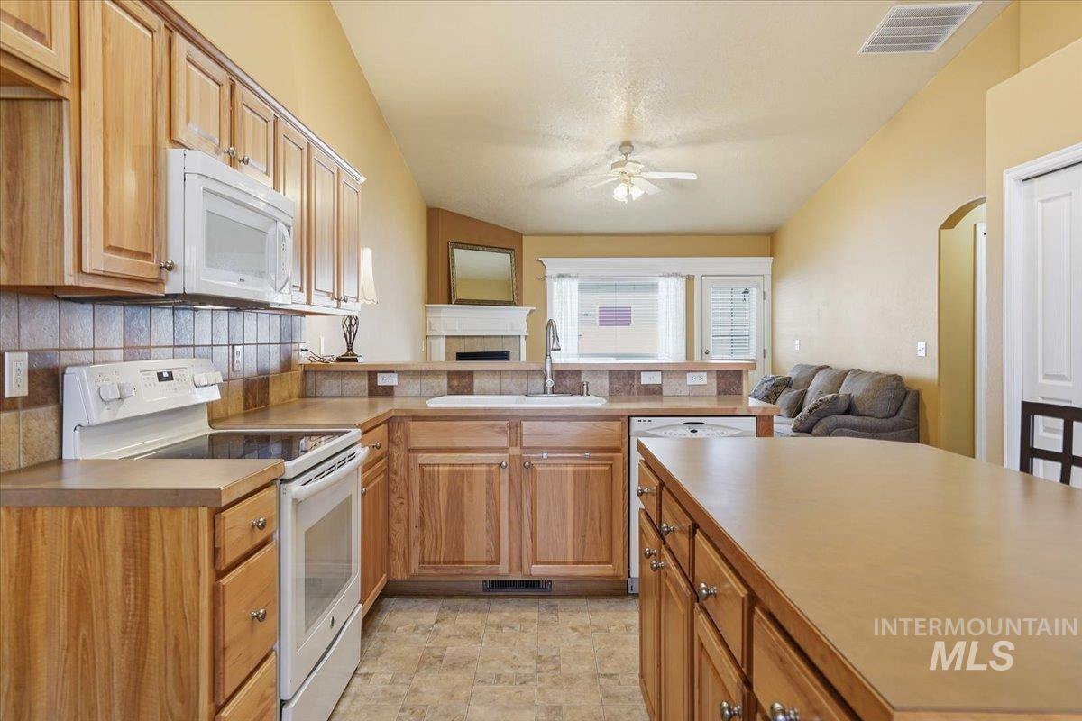 1349 E Willowbrook Ct., Meridian, Idaho 83646, 2 Bedrooms, 2 Bathrooms, Residential For Sale, Price $349,500,MLS 98969071