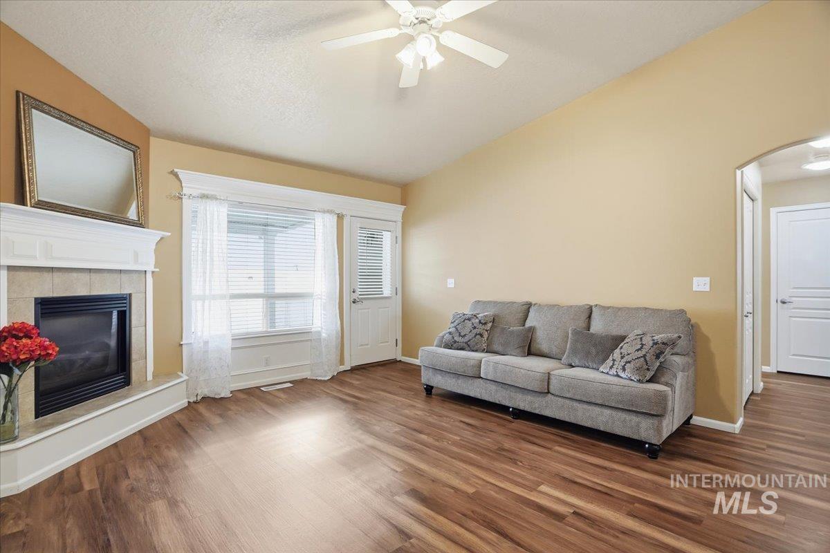 1349 E Willowbrook Ct., Meridian, Idaho 83646, 2 Bedrooms, 2 Bathrooms, Residential For Sale, Price $349,500,MLS 98969071