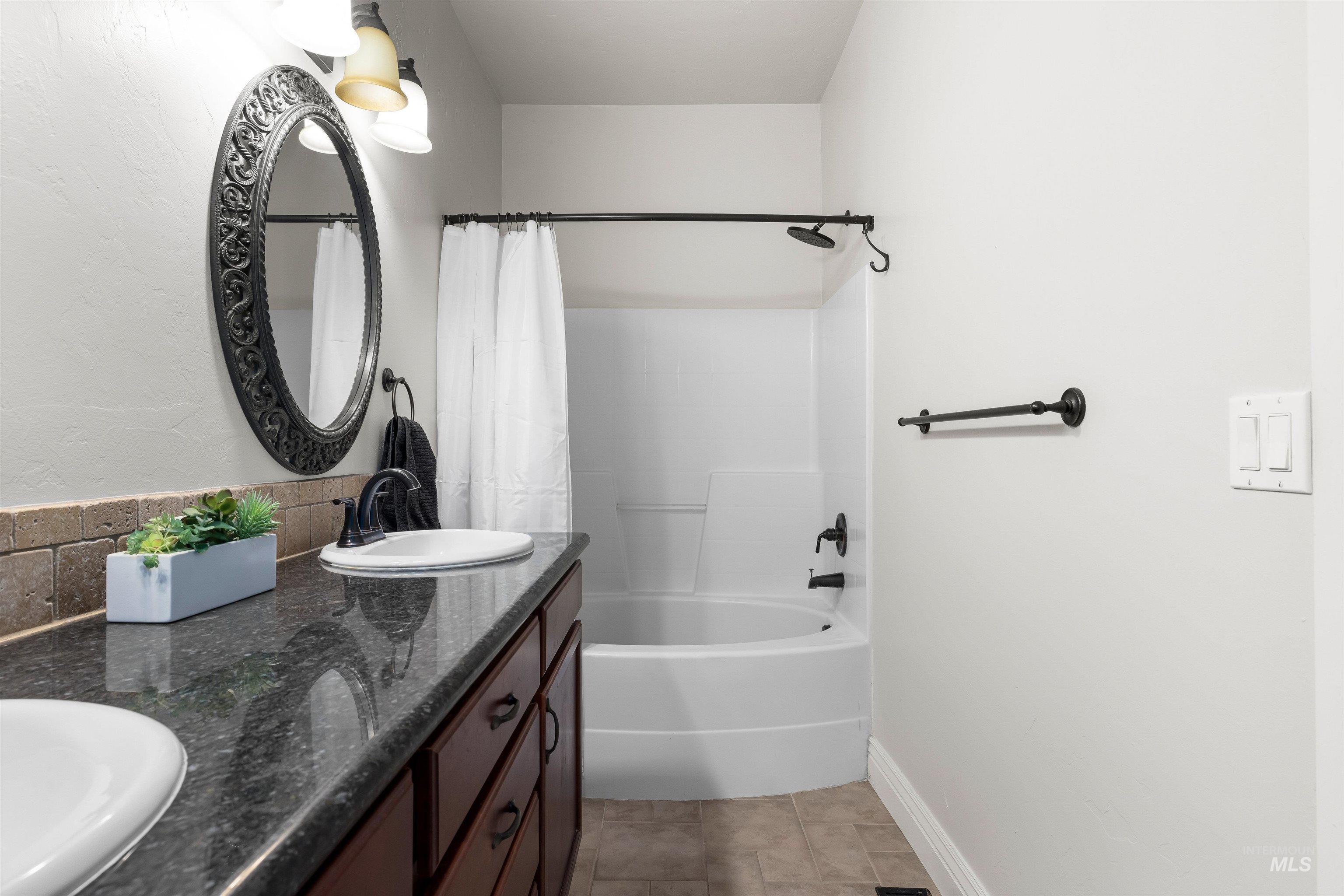 138 E Breinholt Avenue, Meridian, Idaho 83646, 3 Bedrooms, 2.5 Bathrooms, Residential For Sale, Price $439,000,MLS 98969078